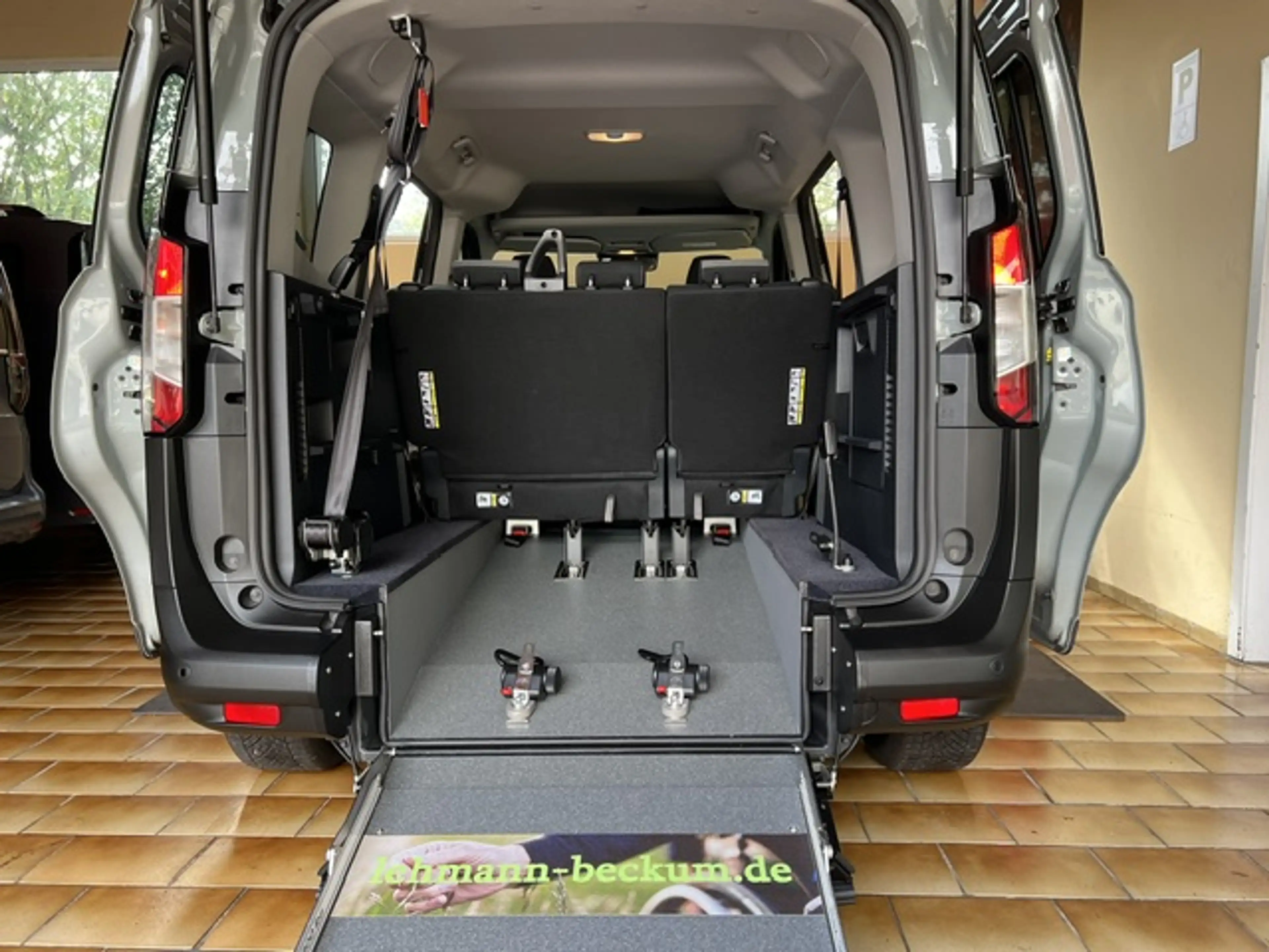 Ford Tourneo Courier Titanium Autom. Rollstuhlrampe Heckausschnitt Navi Kam LED 17" Allwetter Sitzhzg *SOFORT verfügbar — photo 12