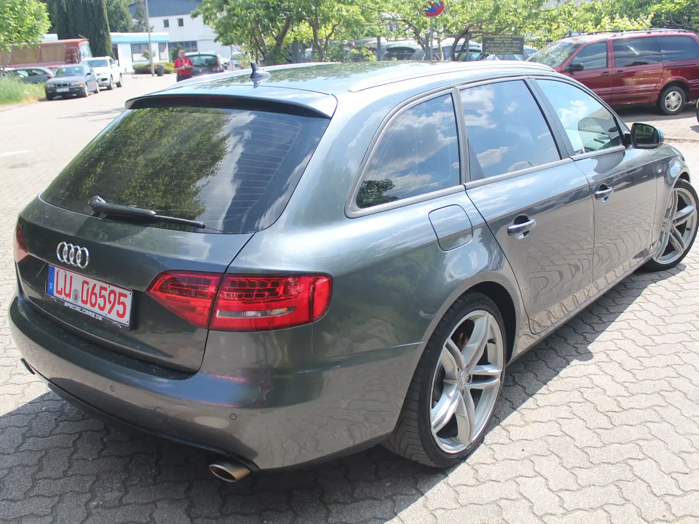 Audi A4 S line Sportpaket TÜV 09/2027 Grau - 2