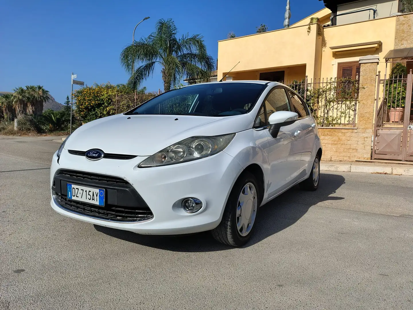 Ford Fiesta Fiesta VI 2008 5p 1.4 16v Titanium Gpl 95 Cv Bianco - 2