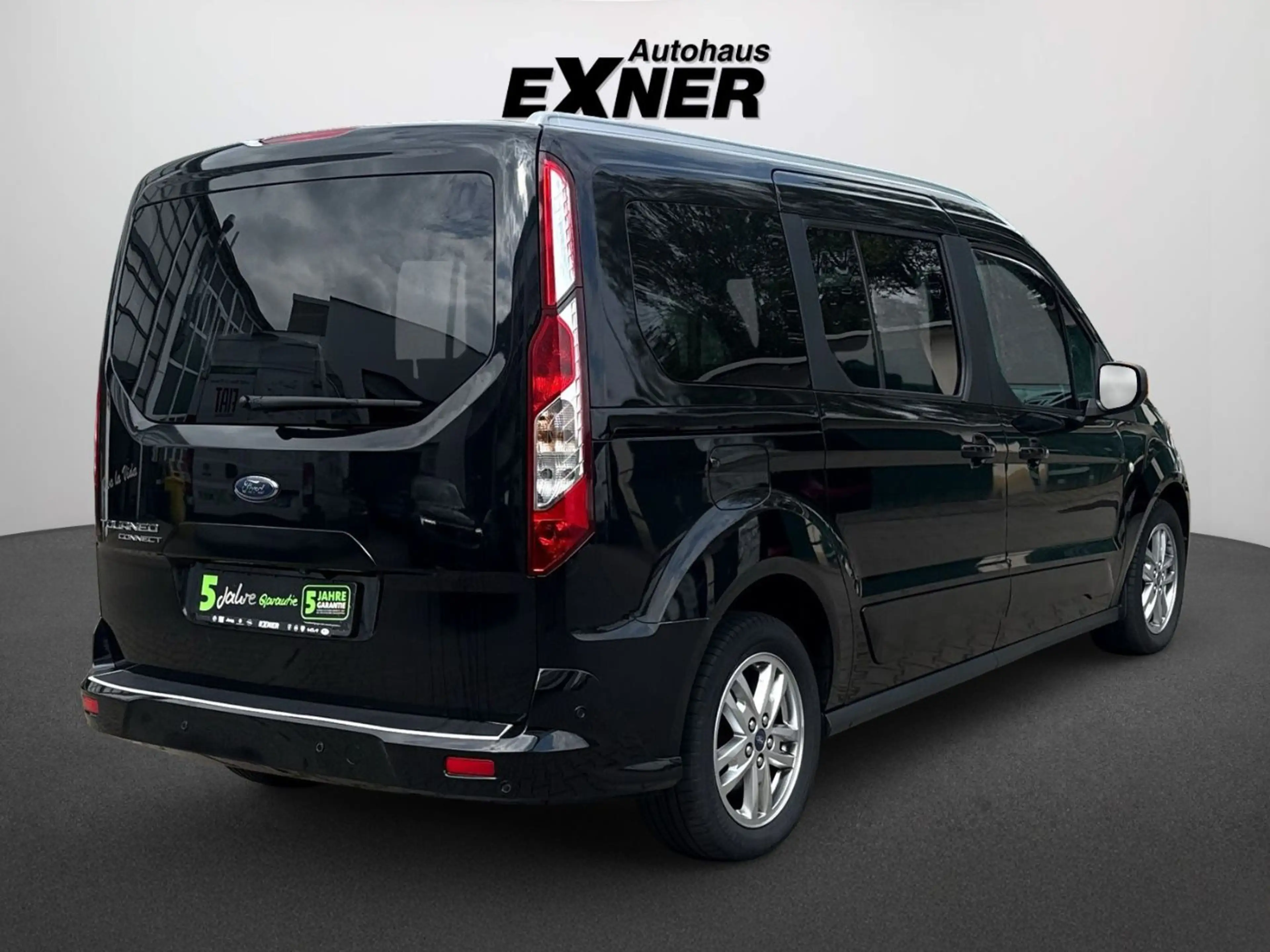 Ford Grand Tourneo Connect 1.5 TDCi GRAND TITANIUM PDC — photo 3