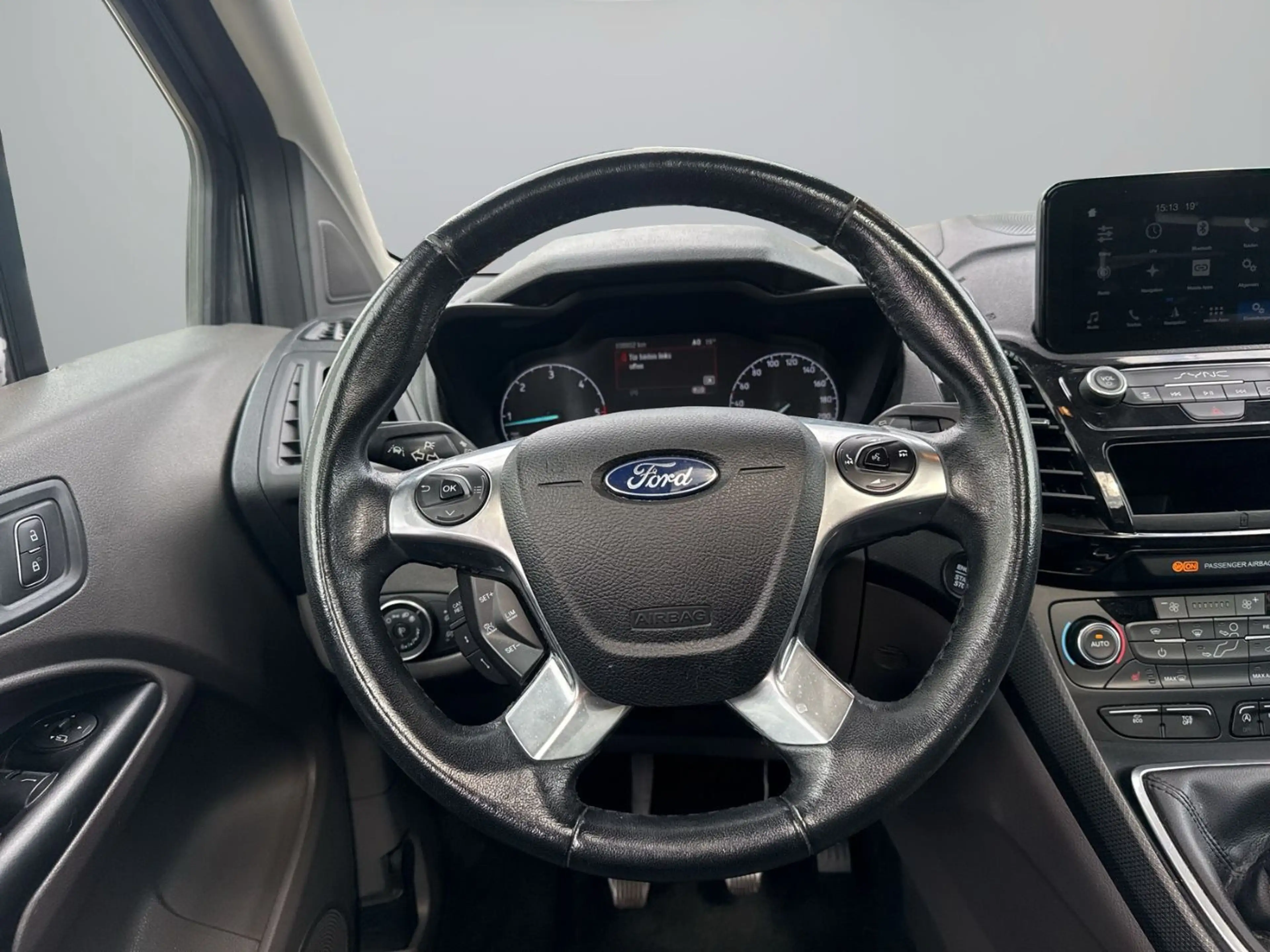 Ford Grand Tourneo Connect 1.5 TDCi GRAND TITANIUM PDC — photo 15