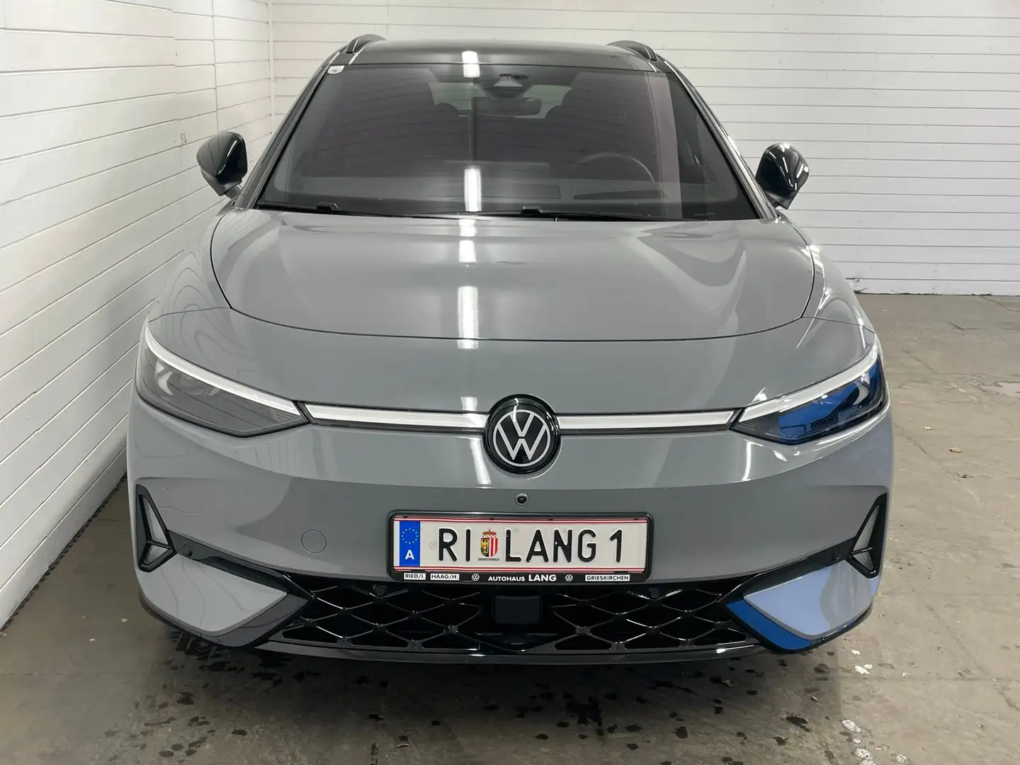 Volkswagen ID.7 Tourer GTX 4MOTION 250 kW Business Grau - 2