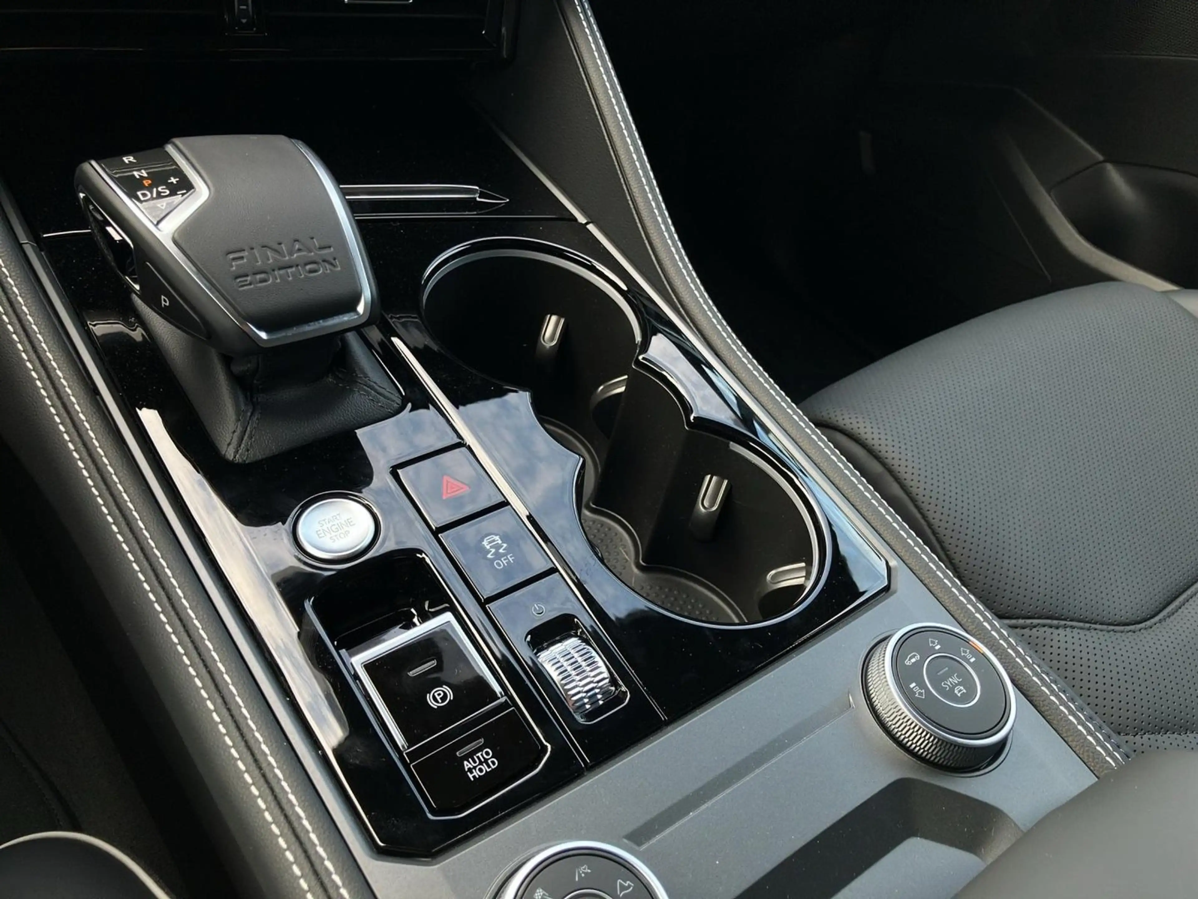 Volkswagen Touareg R-Line TDI 4M. Final Edition — photo 13