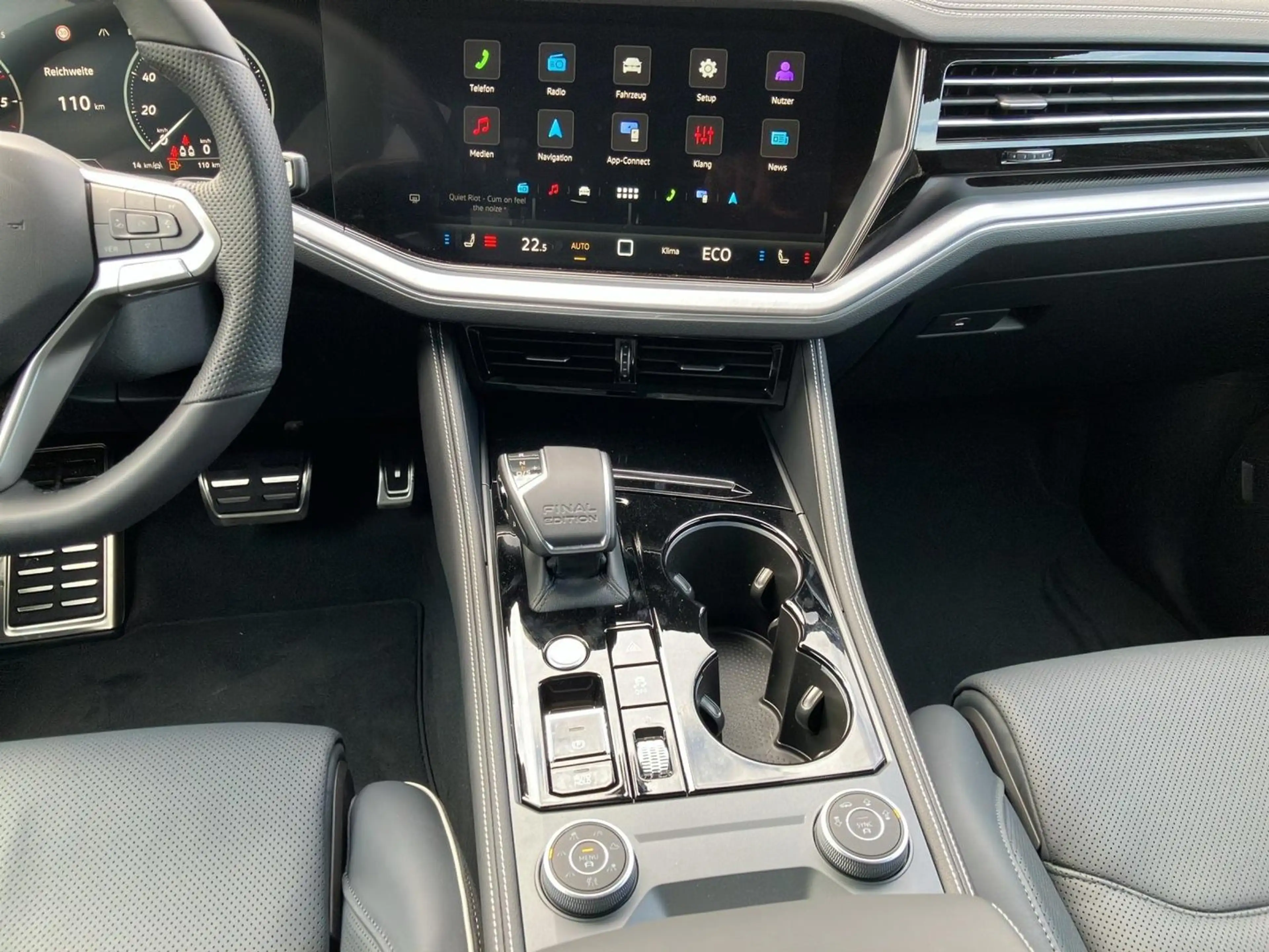Volkswagen Touareg R-Line TDI 4M. Final Edition — photo 12