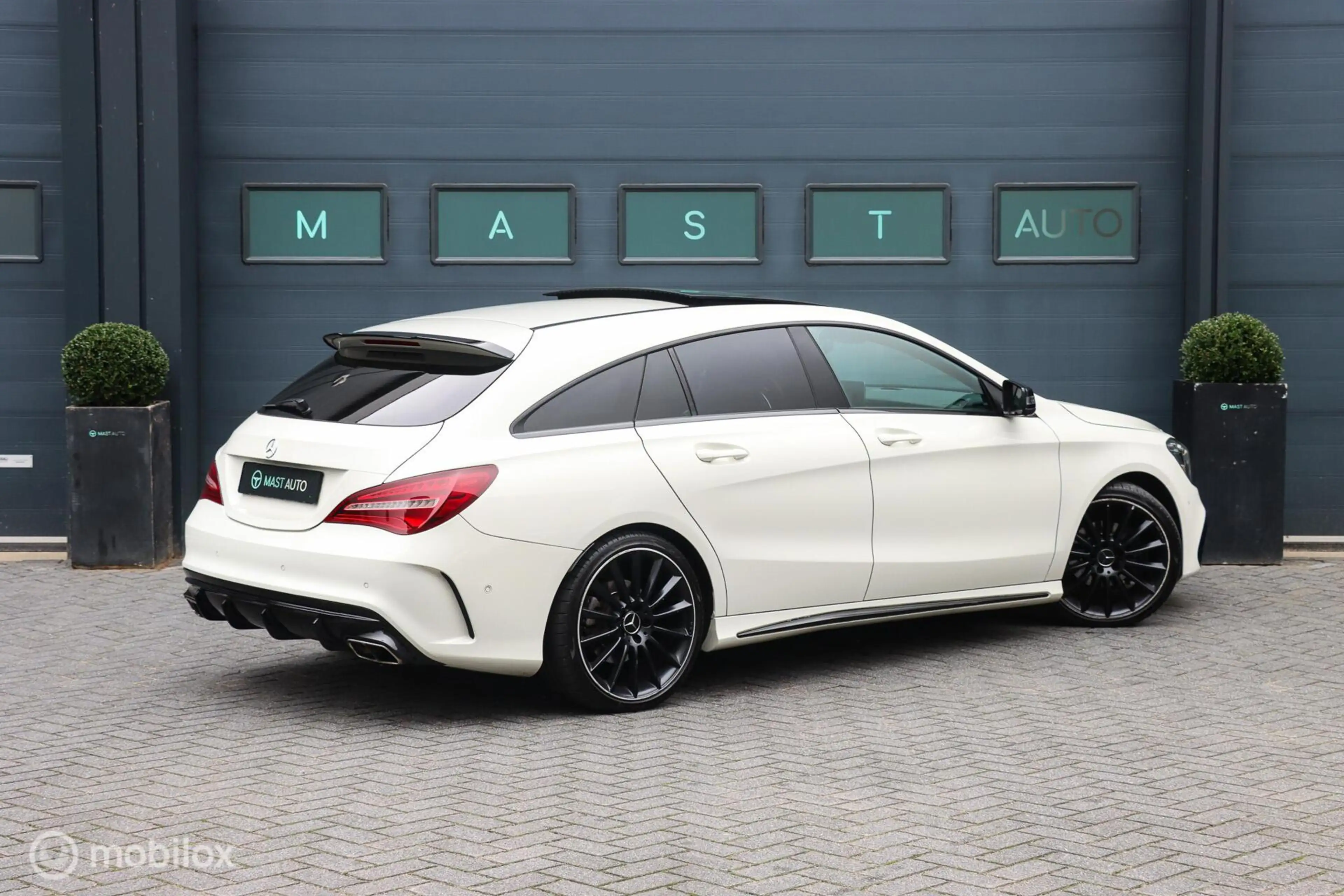 Mercedes-Benz CLA 200 Shooting Brake — photo 8