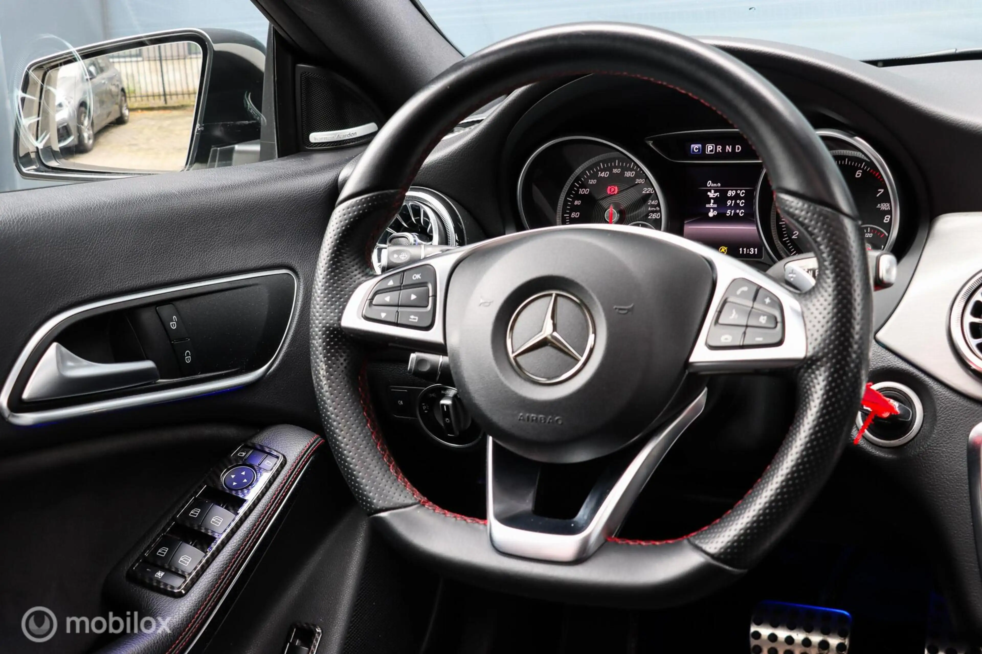Mercedes-Benz CLA 200 Shooting Brake — photo 15