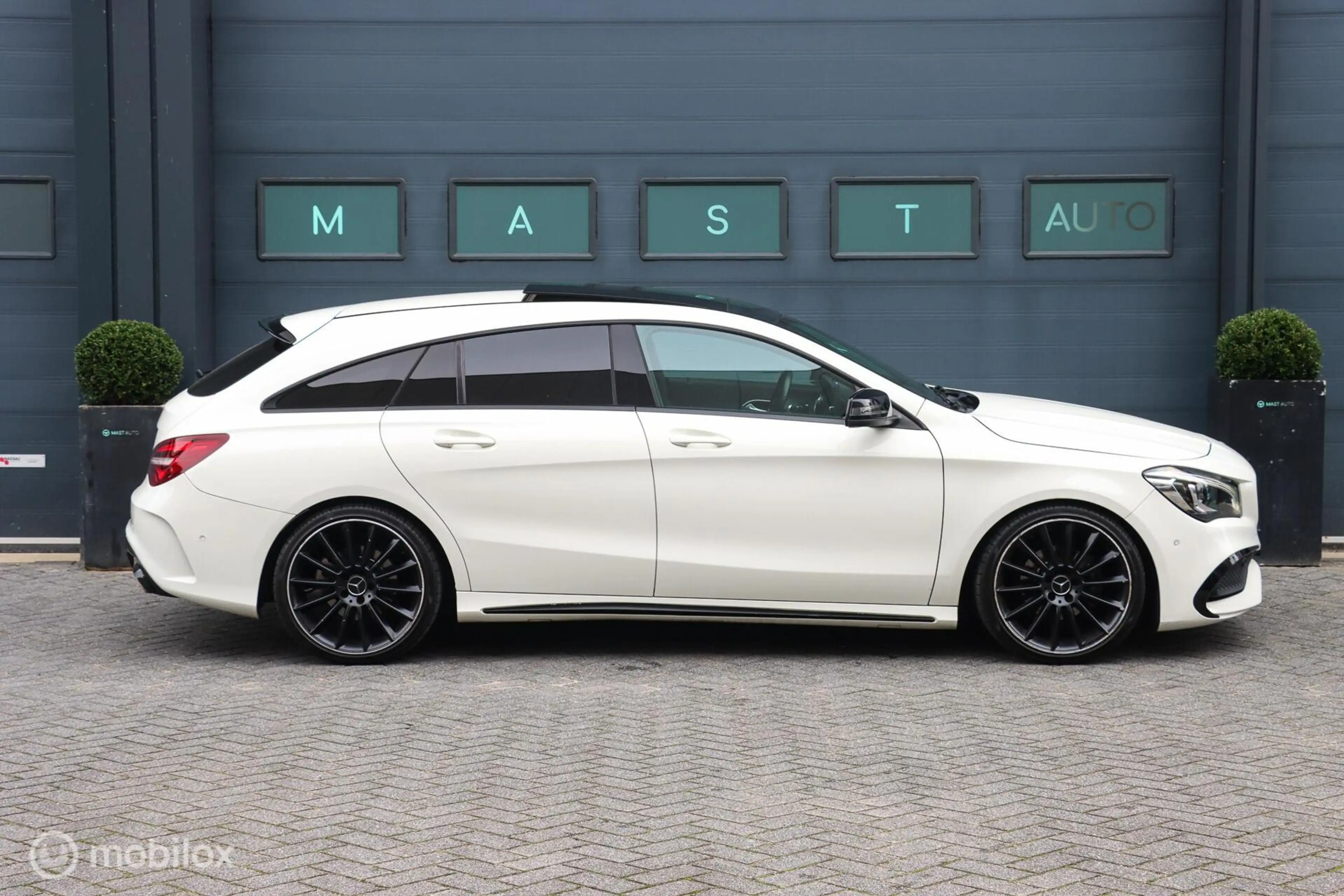 Mercedes-Benz CLA 200 Shooting Brake — photo 5