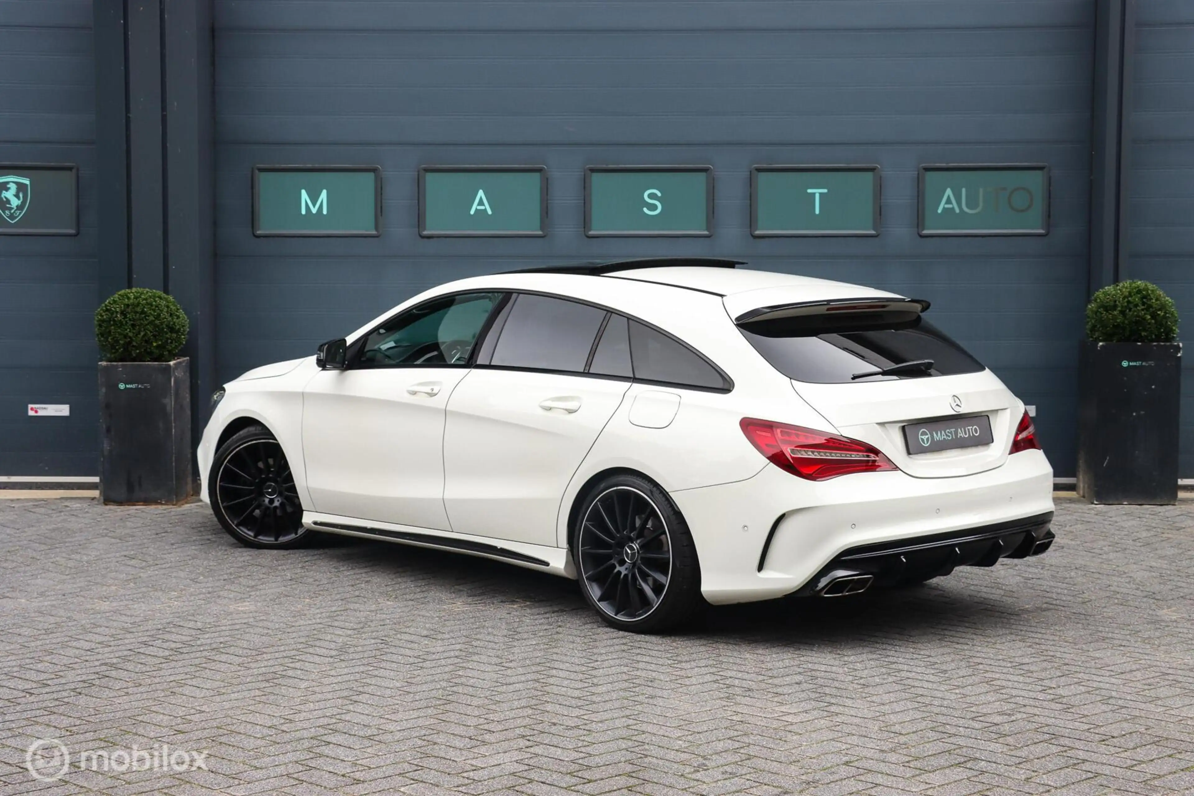 Mercedes-Benz CLA 200 Shooting Brake — photo 13