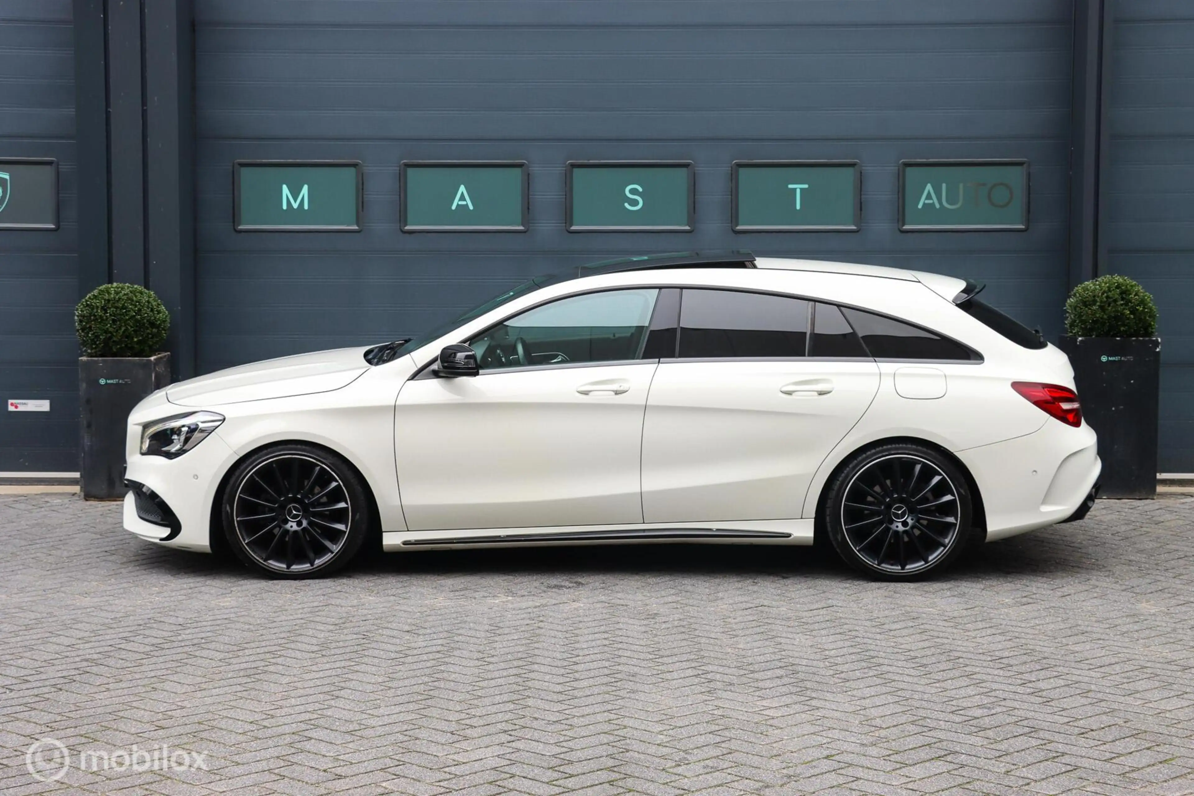 Mercedes-Benz CLA 200 Shooting Brake — photo 14