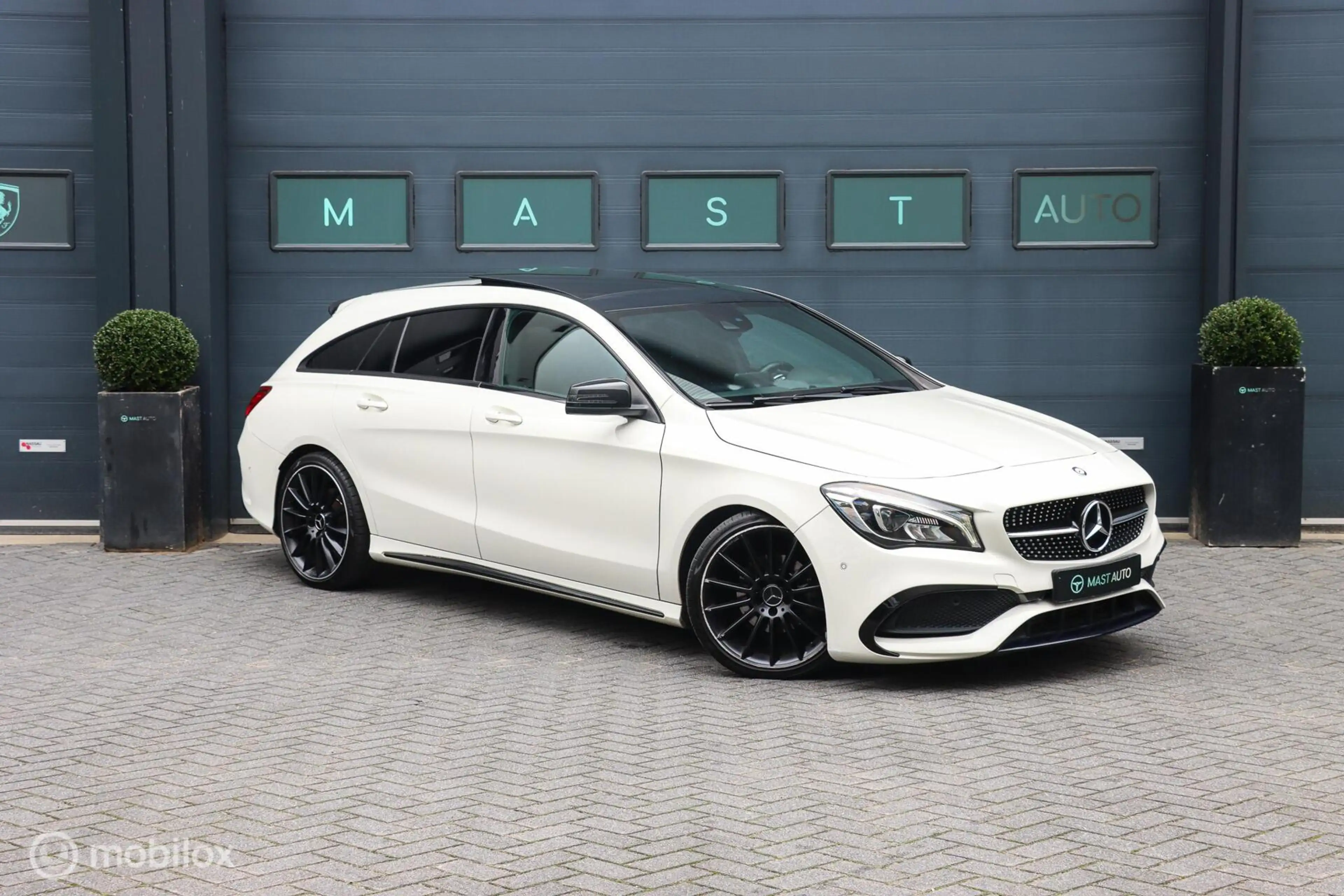 Mercedes-Benz CLA 200 Shooting Brake — photo 4