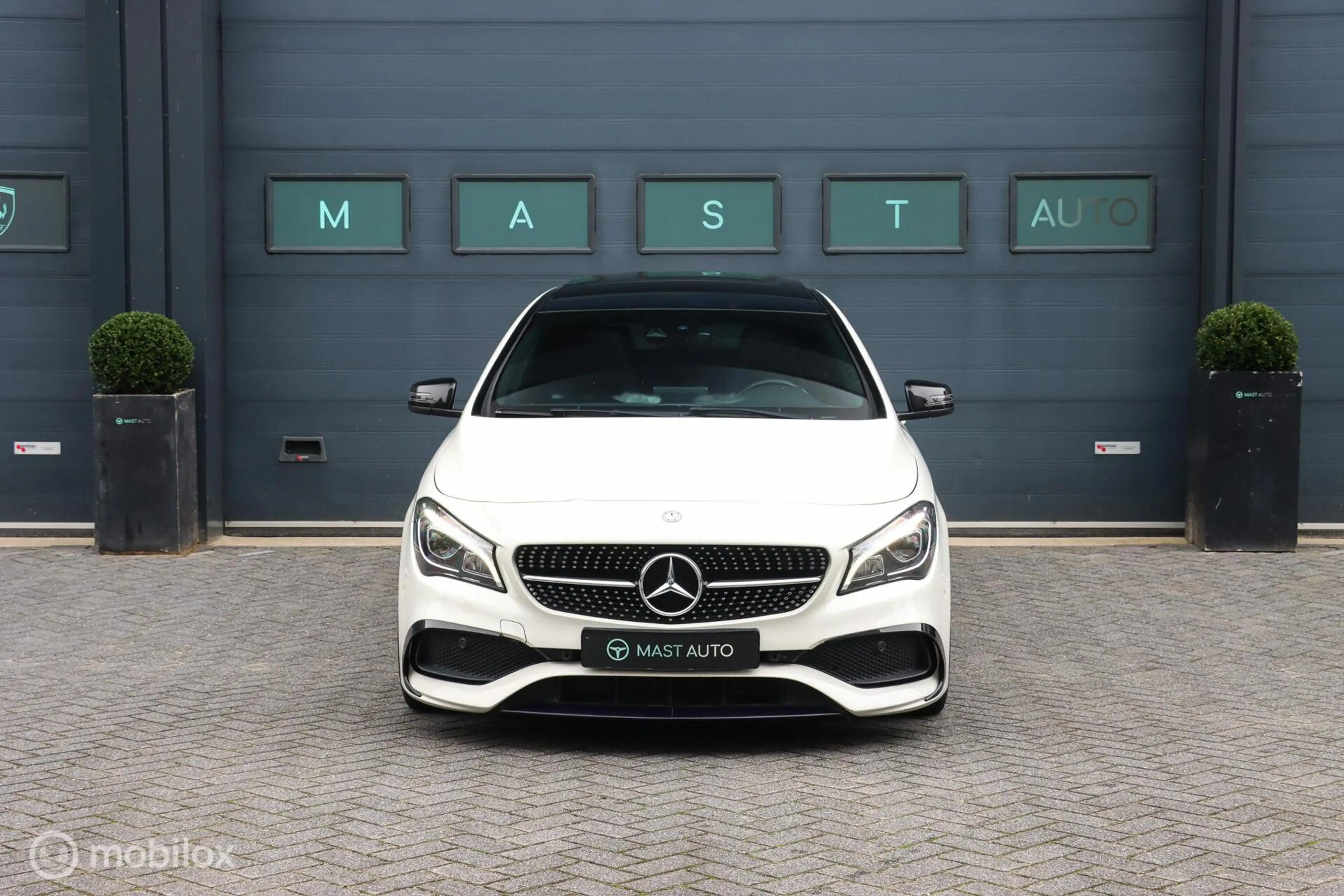 Mercedes-Benz CLA 200 Shooting Brake — photo 2