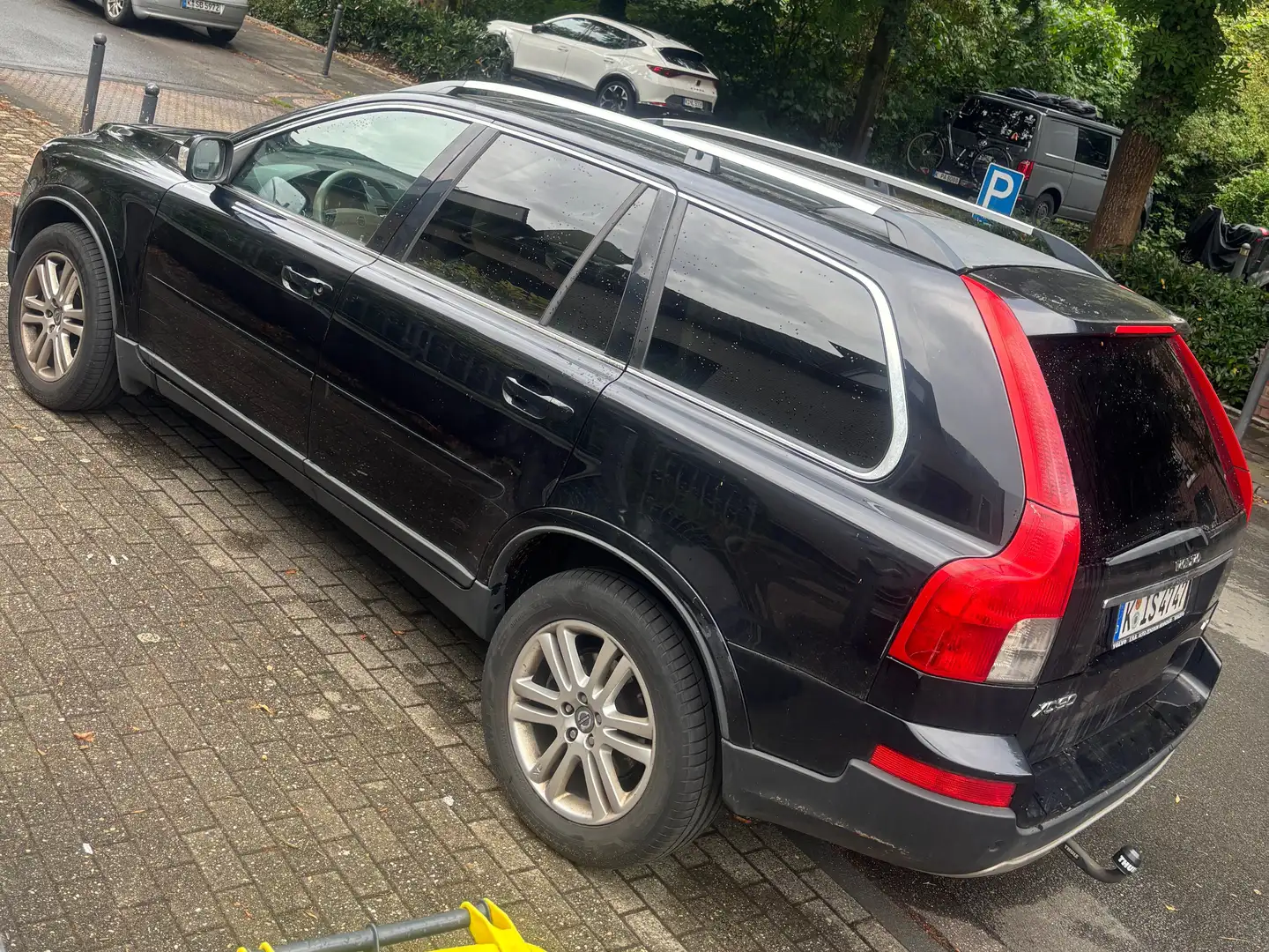 Volvo XC90 D5 Aut. Momentum Schwarz - 1
