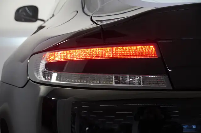 Aston Martin Vantage V12 Vantage Coupe Ansicht 10