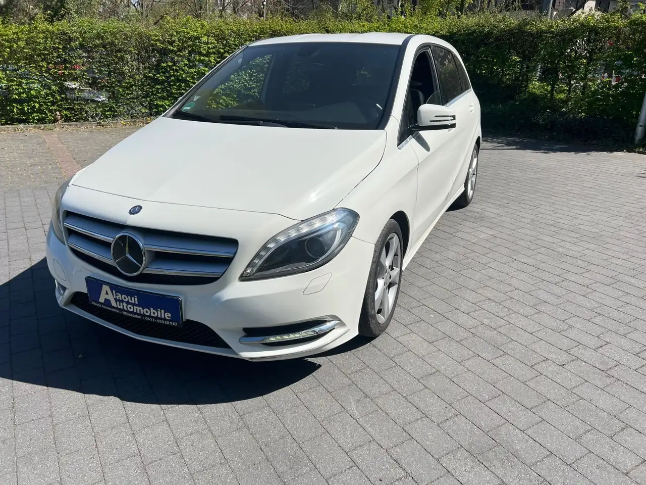 Mercedes-Benz B 180