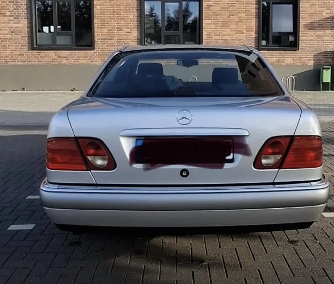 Mercedes-Benz E 200 Elegance, foto 2
