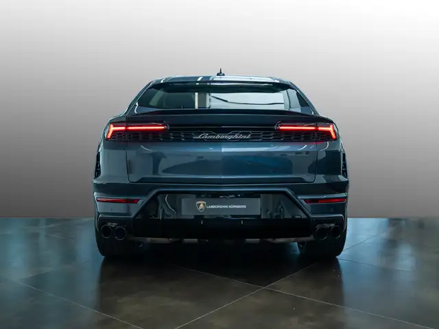 Lamborghini Urus view 4
