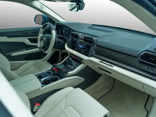 Lamborghini Urus view 6