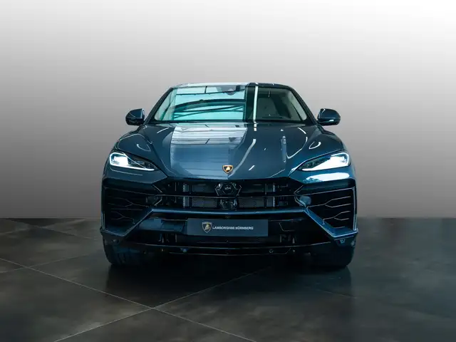 Lamborghini Urus view 5