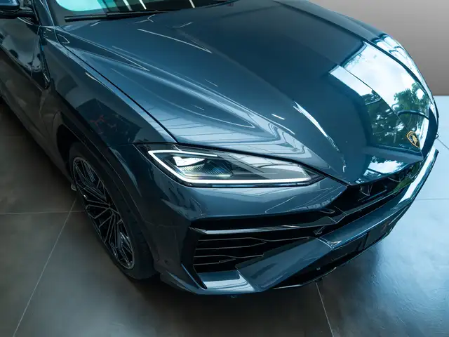 Lamborghini Urus view 10