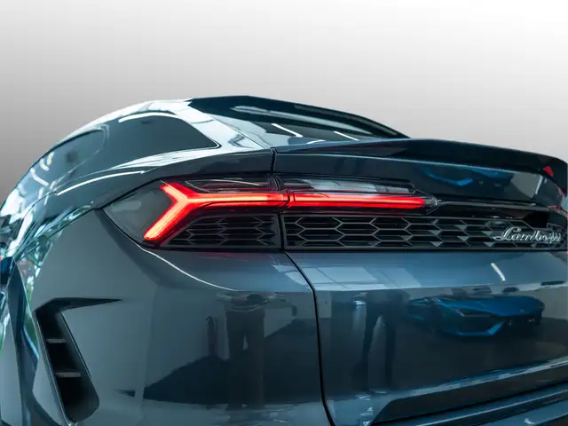 Lamborghini Urus view 13