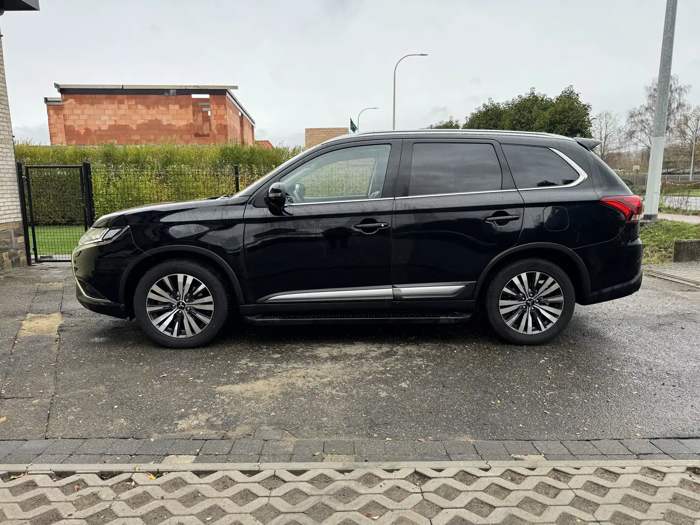 Mitsubishi Outlander 2.0 2WD CVT Active+ - 2