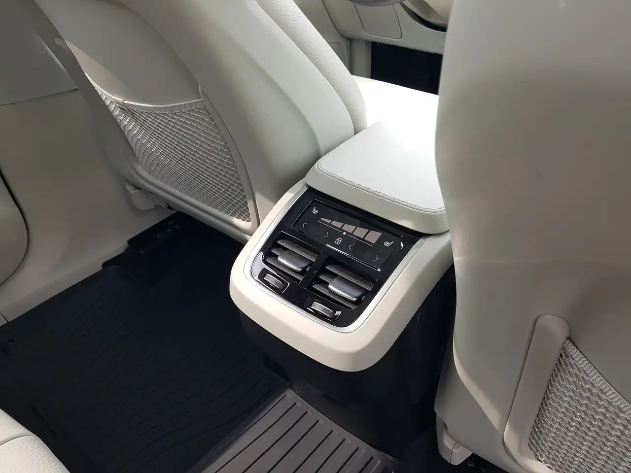 Volvo XC90 снимка Volvo XC90