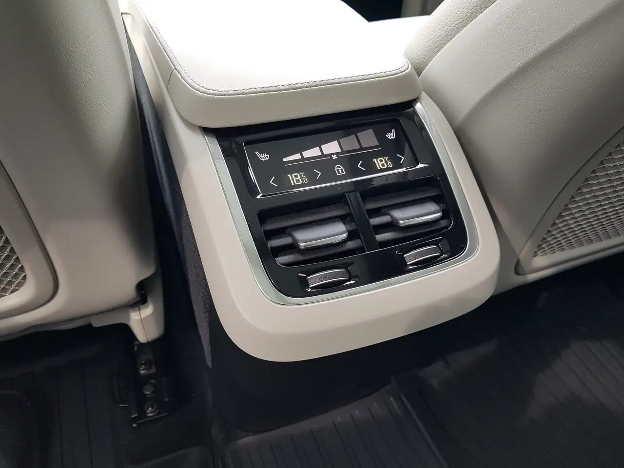 Volvo XC90 снимка Volvo XC90