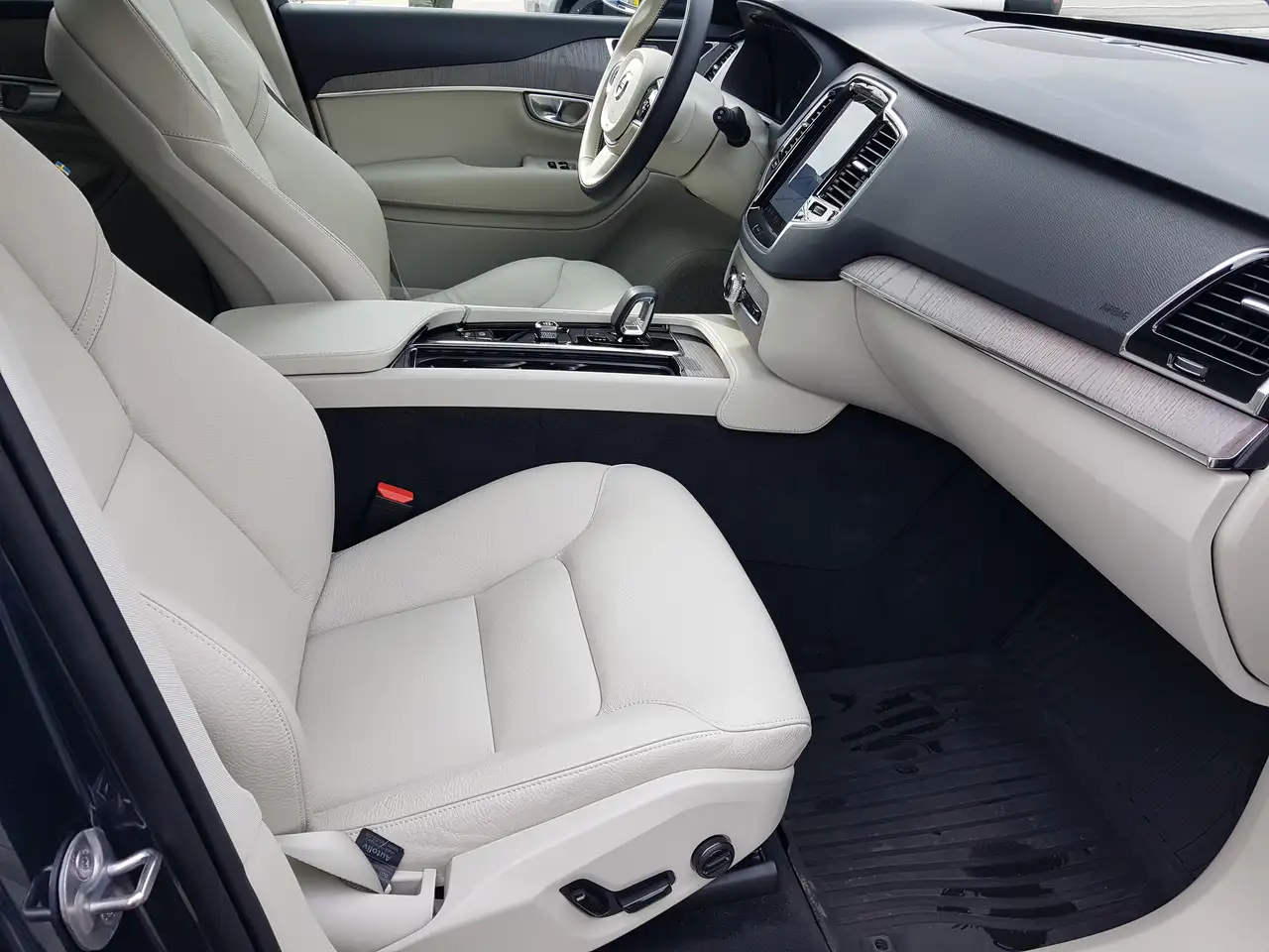 Volvo XC90 снимка Volvo XC90
