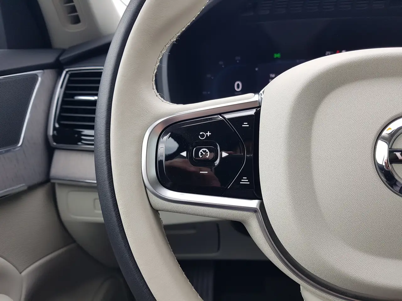 Volvo XC90 снимка Volvo XC90