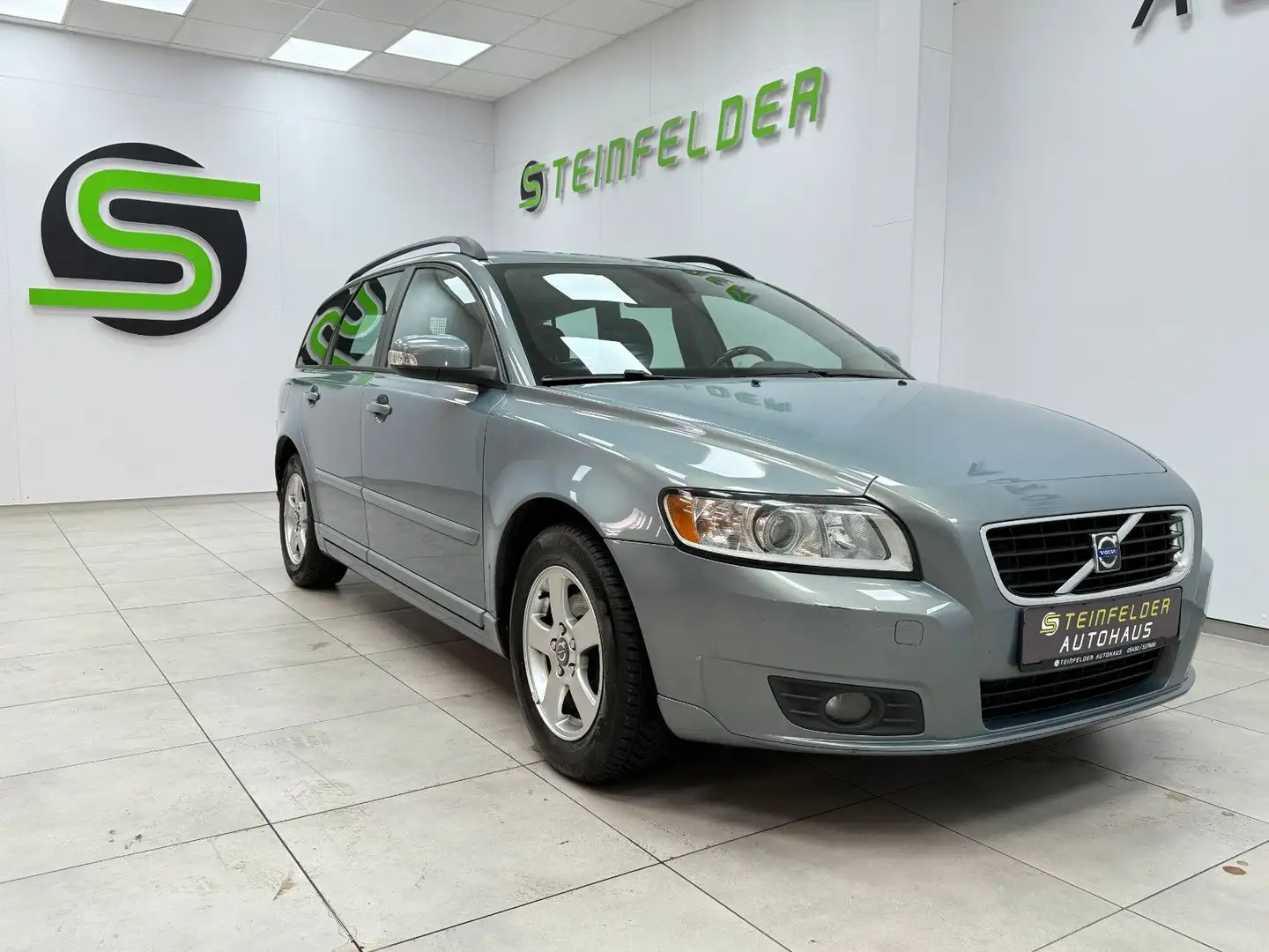 Volvo V50 1.6 D Momentum / LEDER / AHK / NAVI Blau - 1