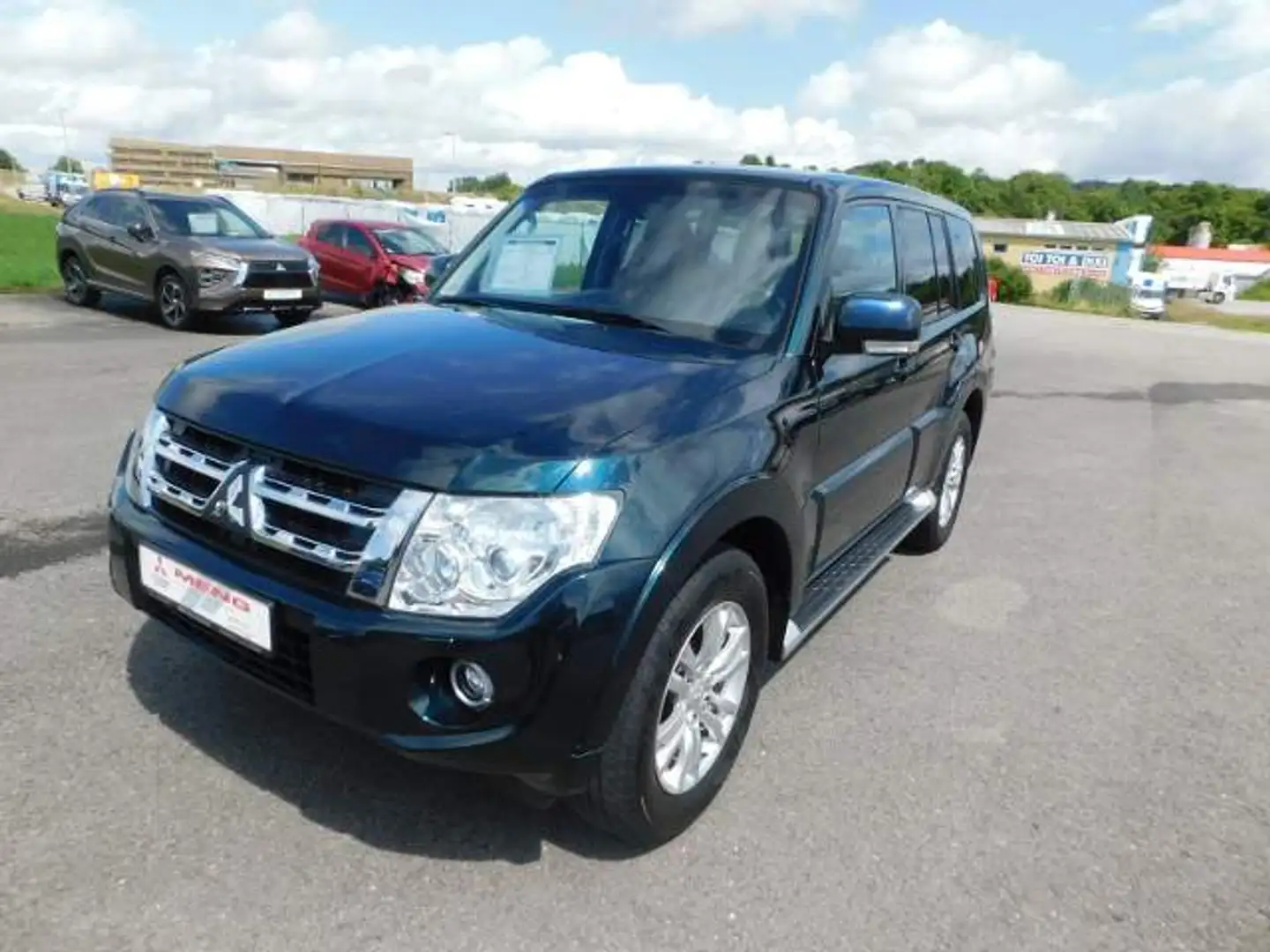 Mitsubishi Pajero 3,2 DI-D 5-Türer Intense Verde - 1