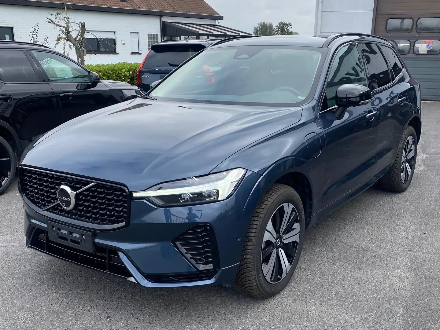 Volvo XC60 XC60 T6 AWD Plug-in Hybrid Plus Dark Blauw - 1
