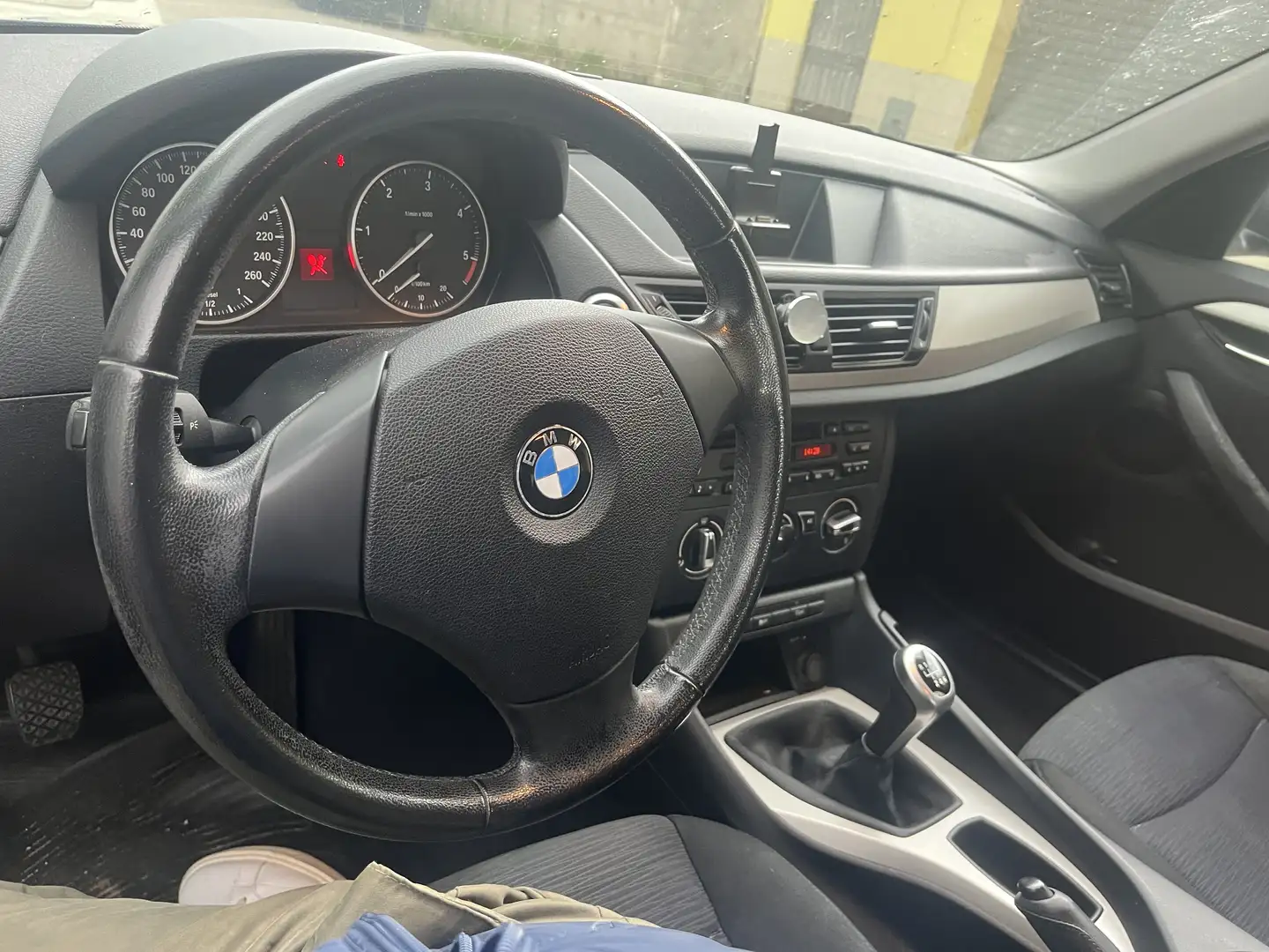 BMW X1 sdrive18D attiva Czarny - 1