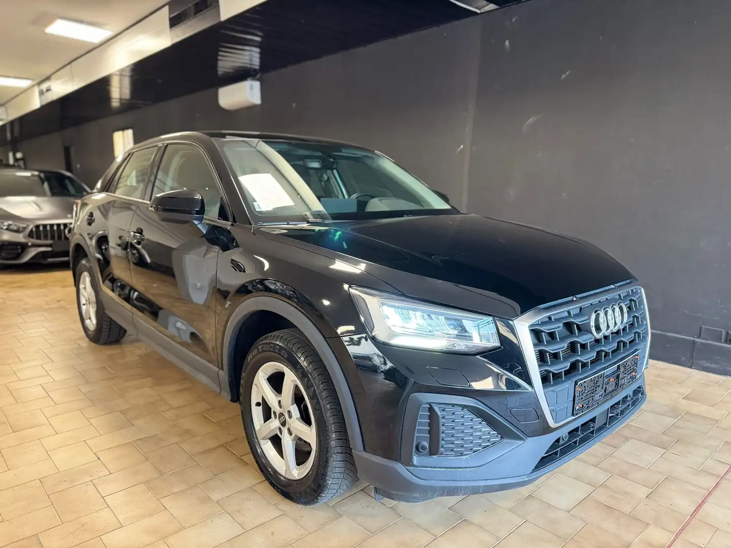 Audi Q2 35 1.5 tfsi s-tronic Schwarz - 1