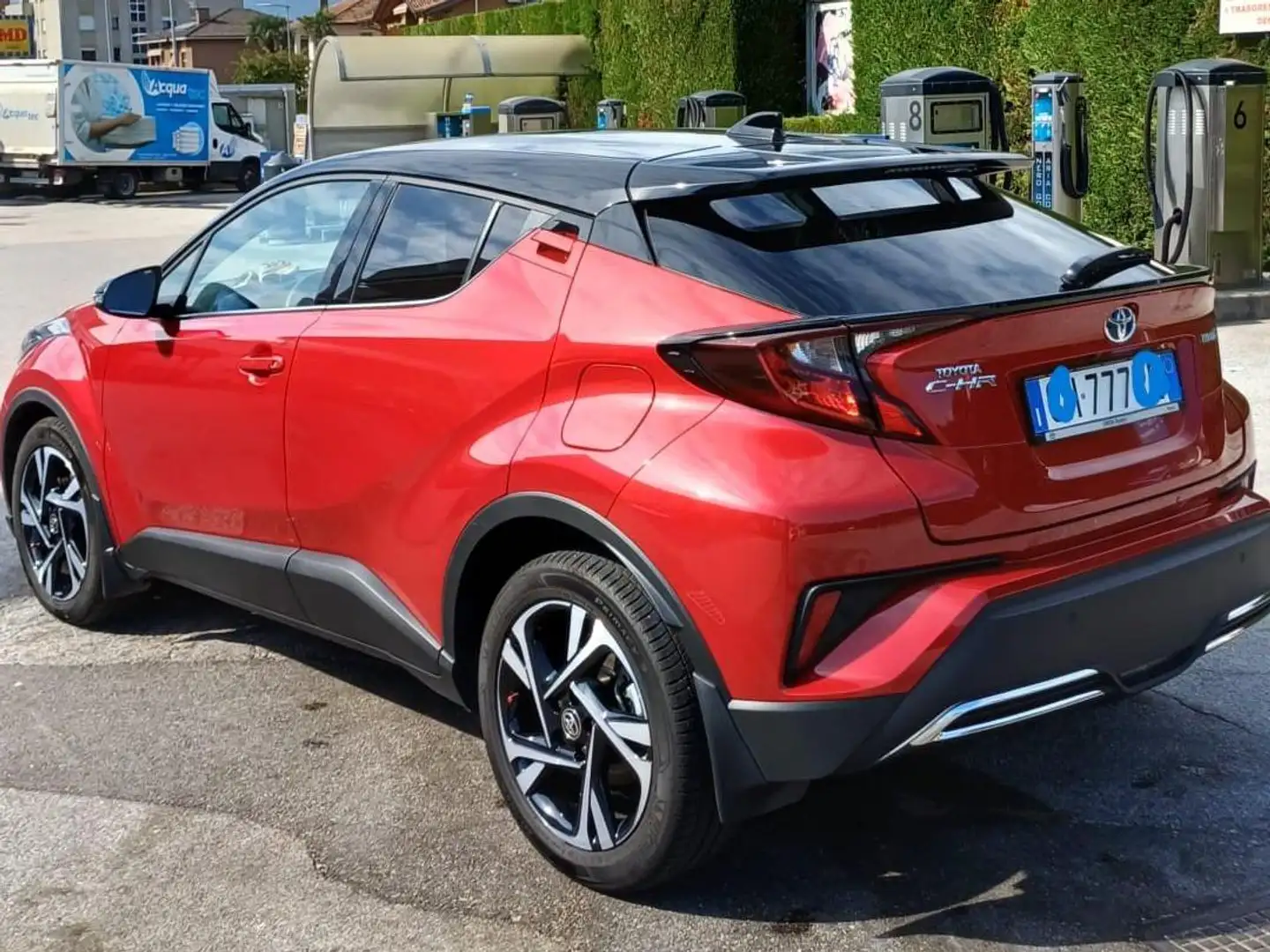 Toyota C-HR 2.0 TREND Rosso - 1