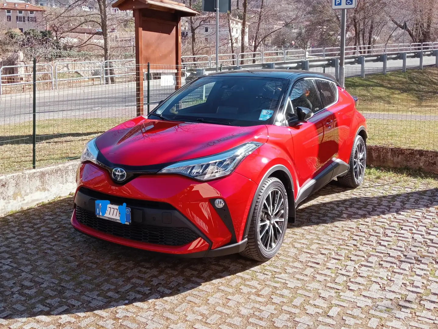 Toyota C-HR 2.0 TREND Rosso - 2