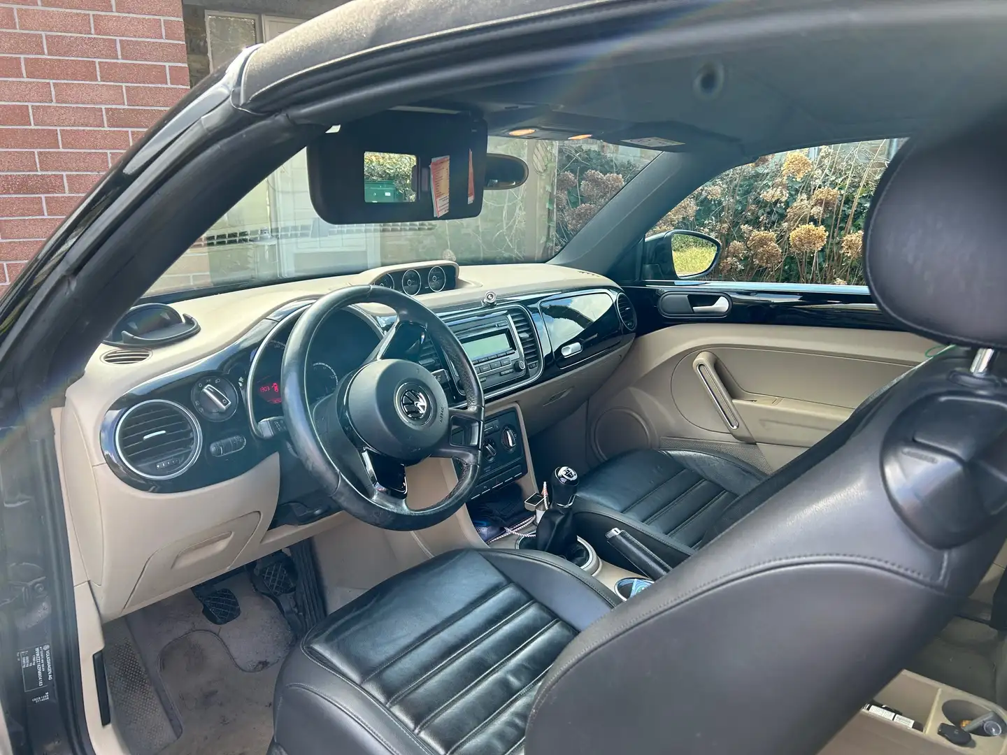 Volkswagen Beetle Beetle Cabriolet 1.2 TSI BMT Zwart - 2