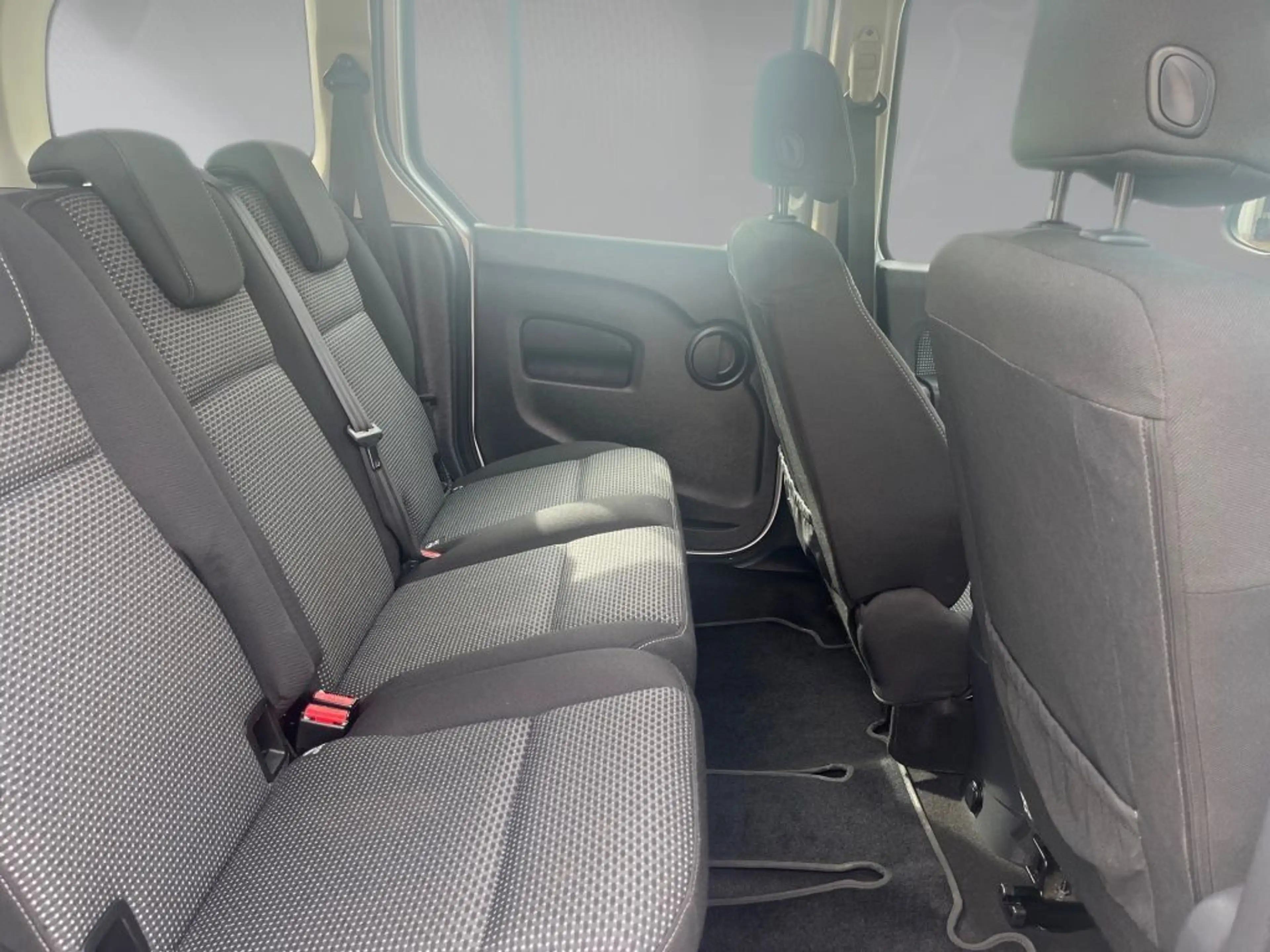 Mercedes-Benz Citan 111 CDI Tourer lang Start & Stop EDITION — photo 5