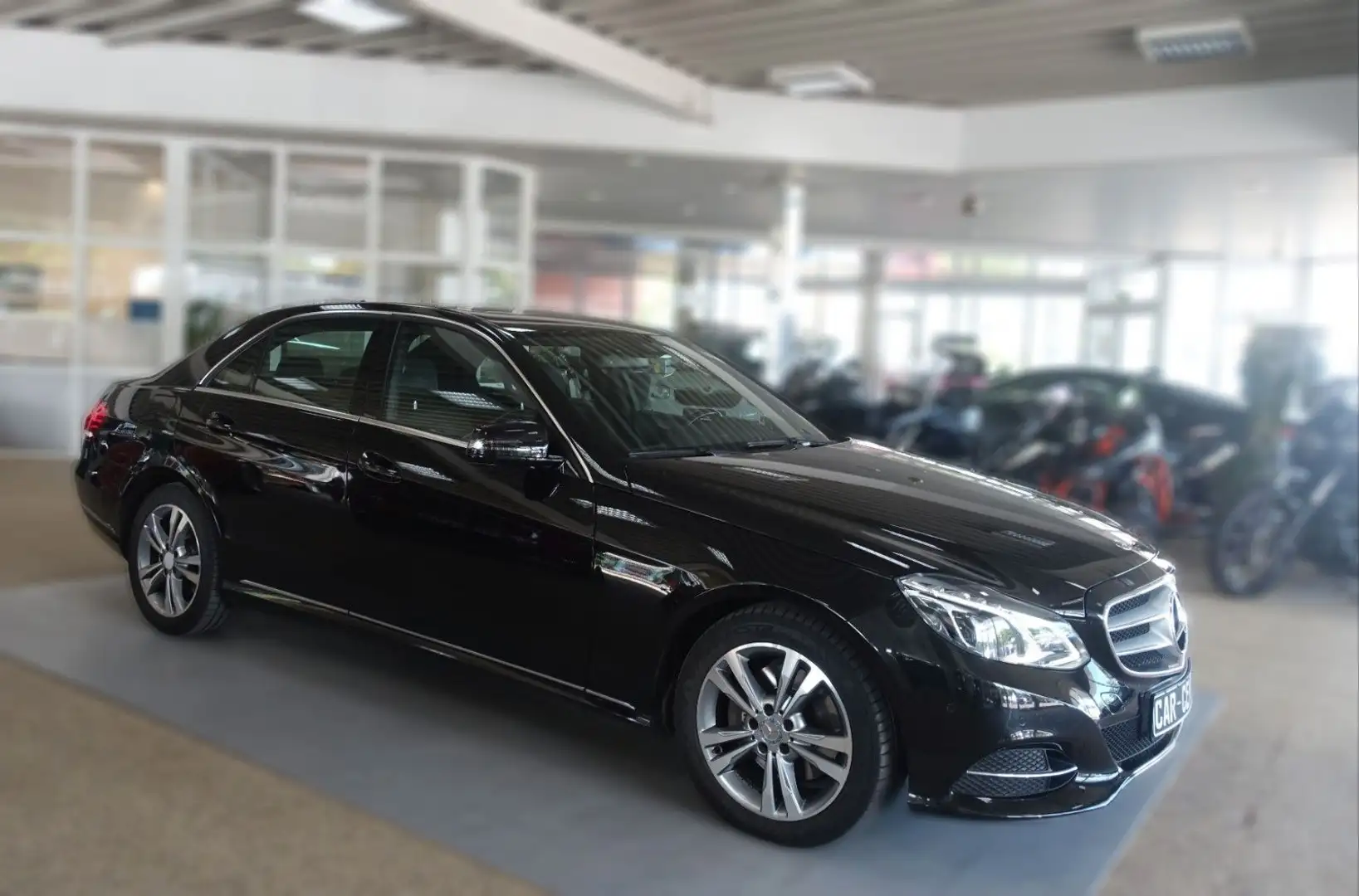 Mercedes-Benz E 350 E -Klasse Lim. BlueTec 4Matic Avantgarde Schwarz - 2