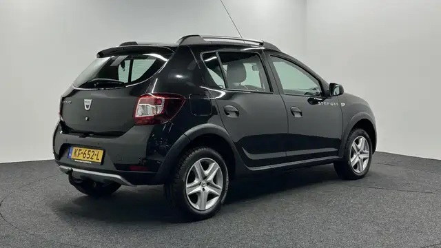 Dacia Sandero view 5