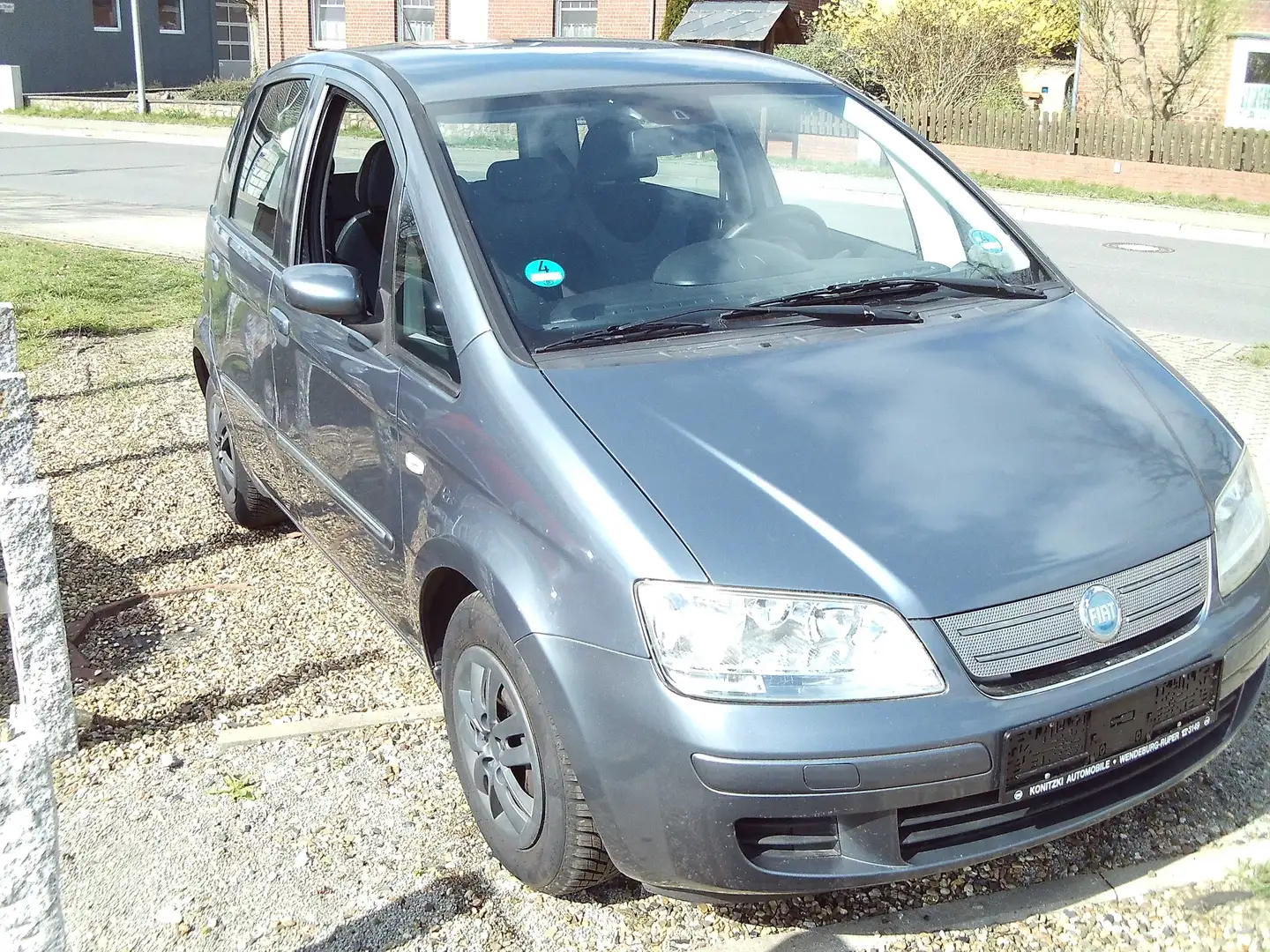 Fiat Idea 1.2 16V Active 4 Türen - 2