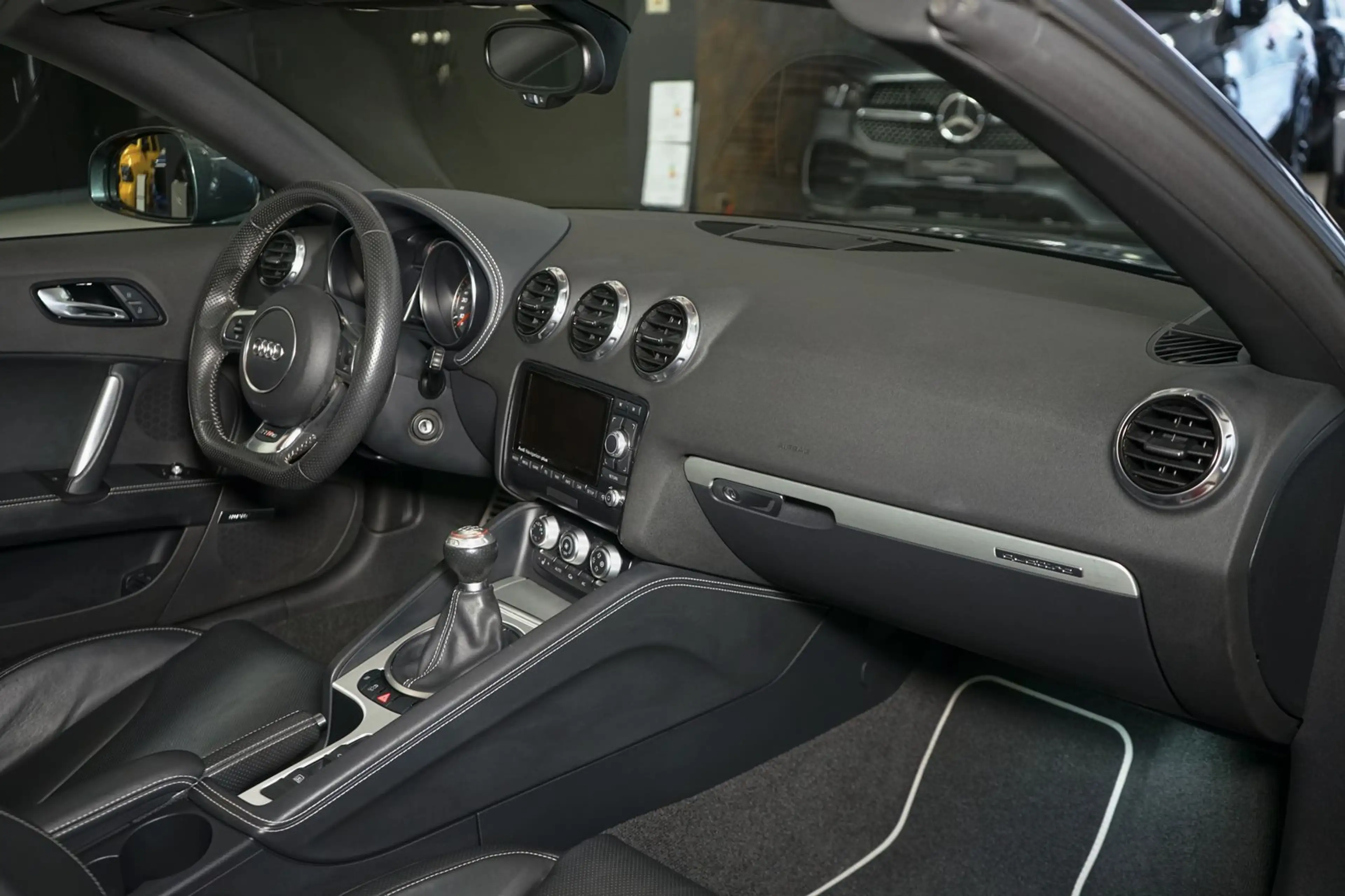 Audi TT RS 2.5 TFSI Roadster quattro 280km/h Schalter — photo 31