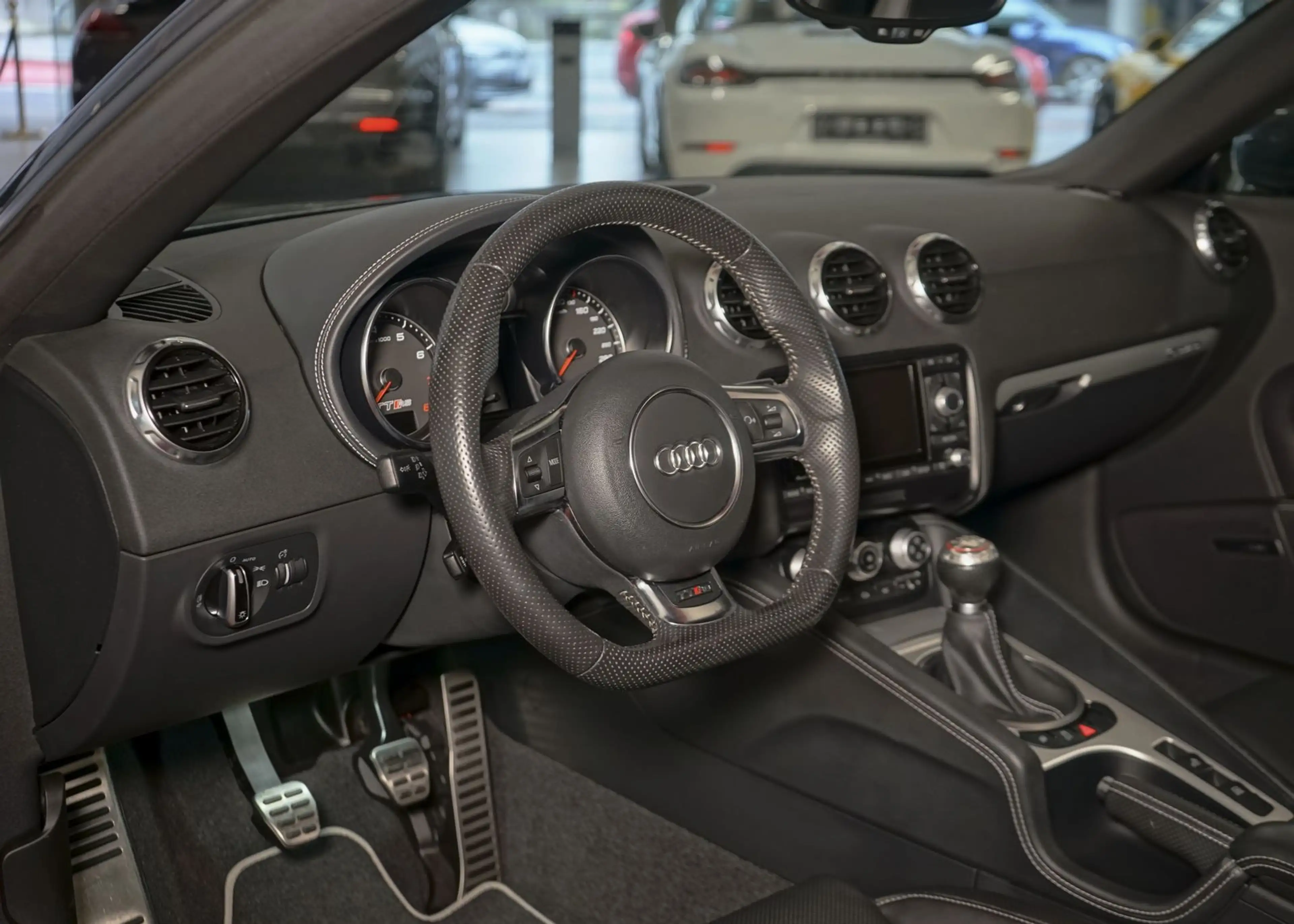 Audi TT RS 2.5 TFSI Roadster quattro 280km/h Schalter — photo 24