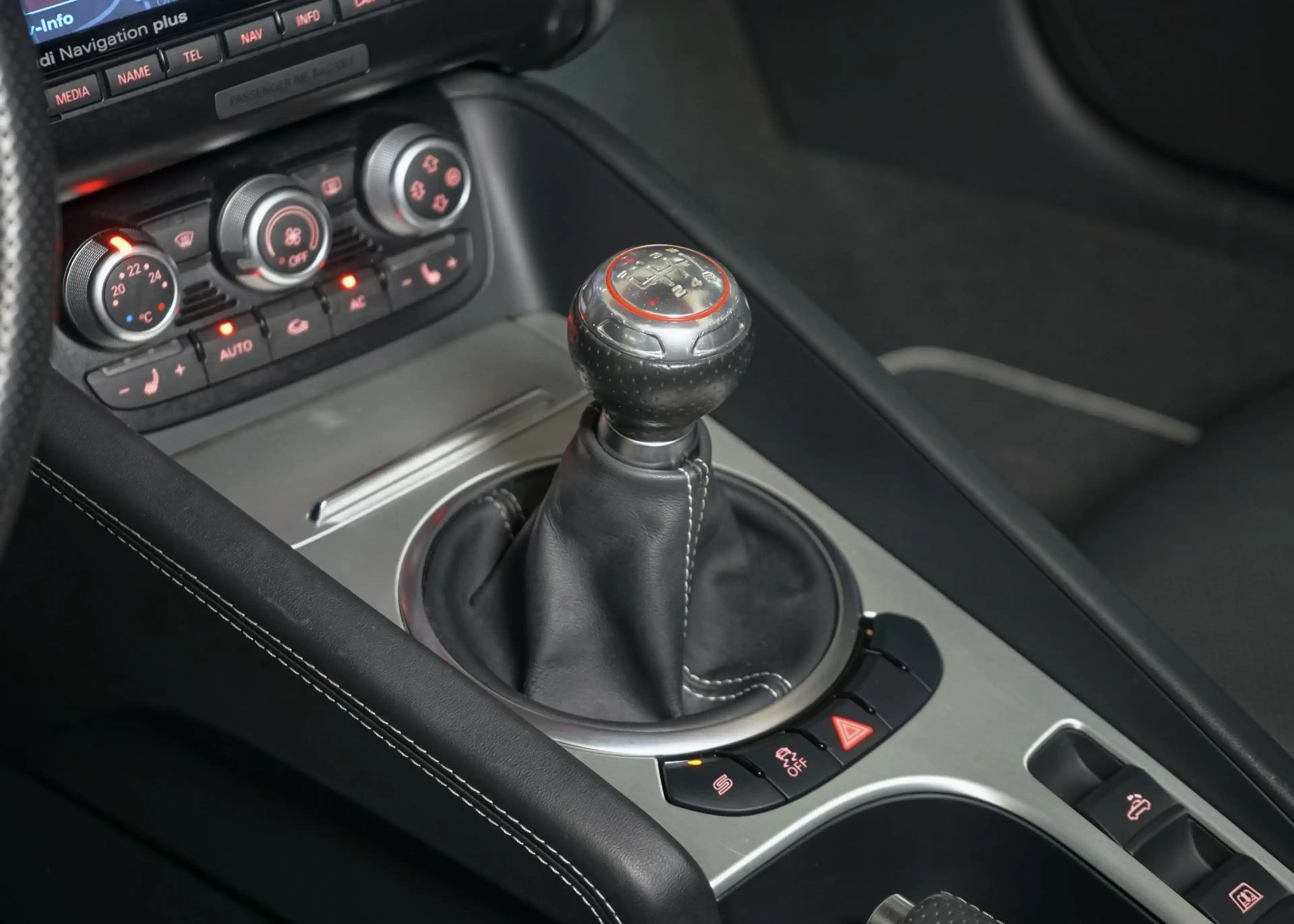 Audi TT RS 2.5 TFSI Roadster quattro 280km/h Schalter — photo 28