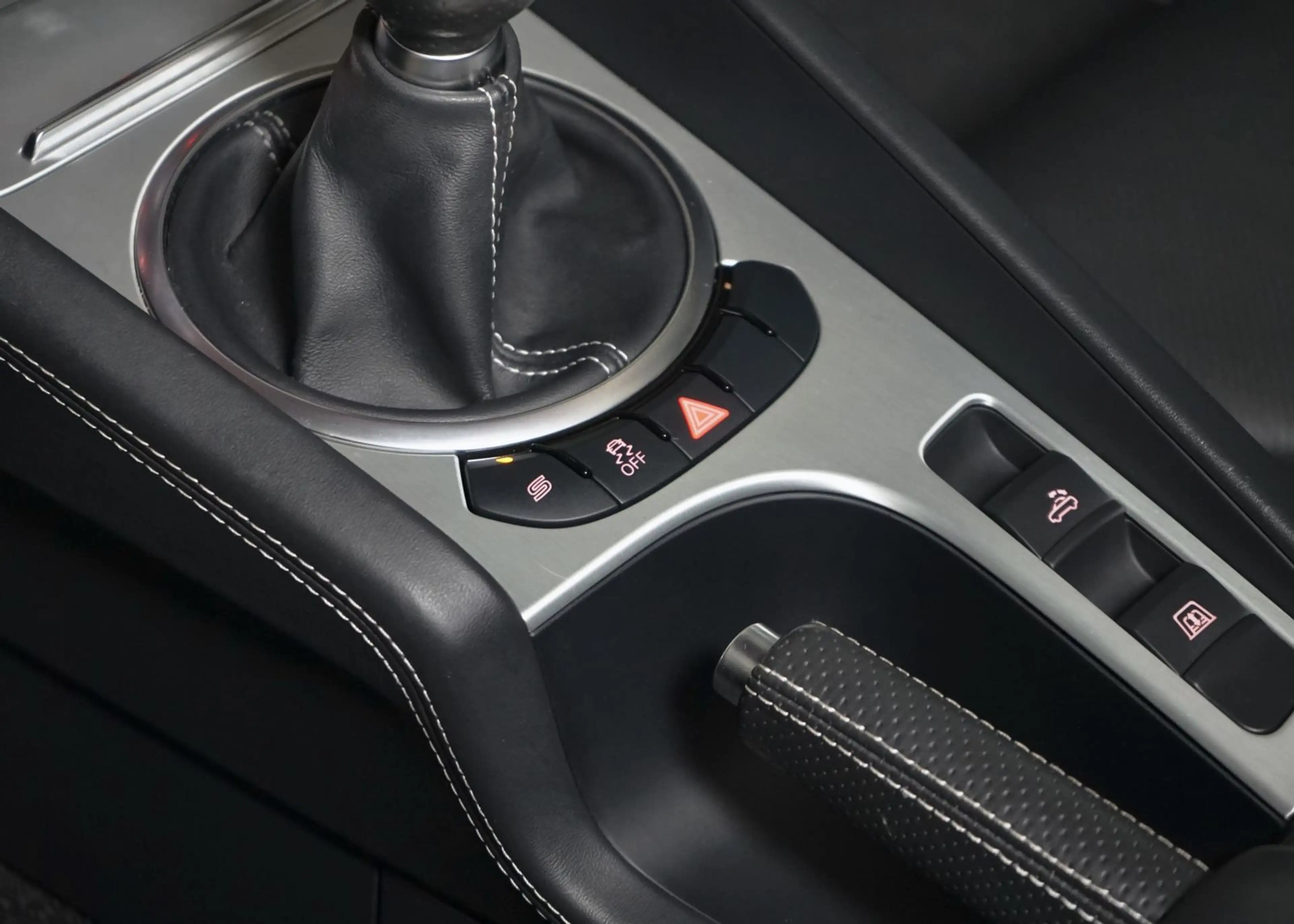 Audi TT RS 2.5 TFSI Roadster quattro 280km/h Schalter — photo 29