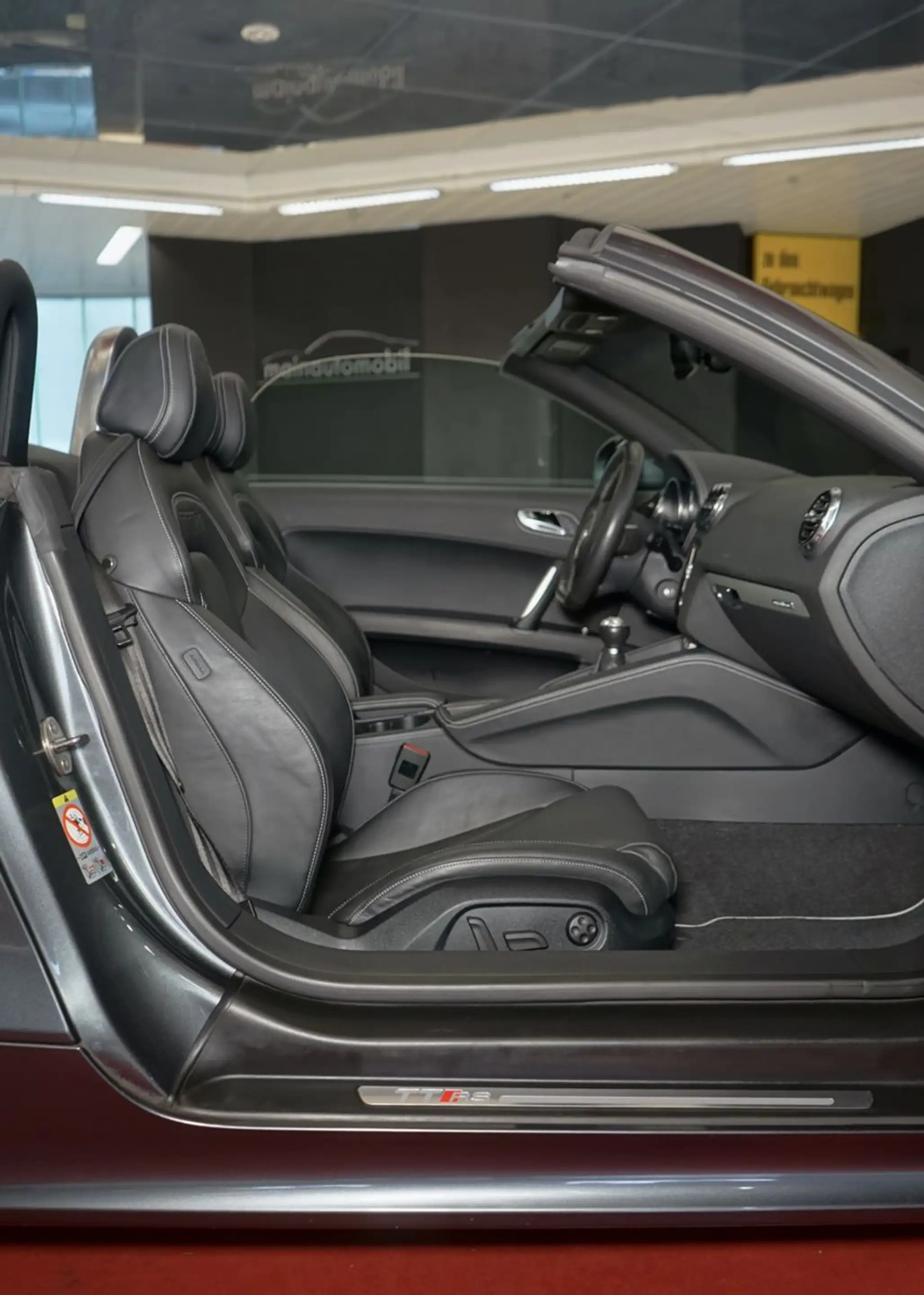 Audi TT RS 2.5 TFSI Roadster quattro 280km/h Schalter — photo 32