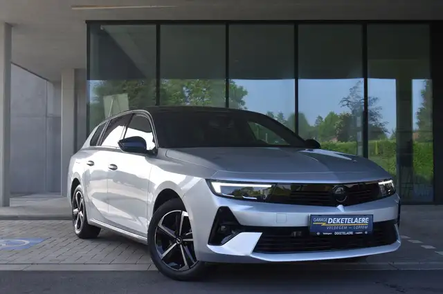 Opel Astra view 5