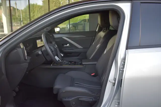 Opel Astra view 14