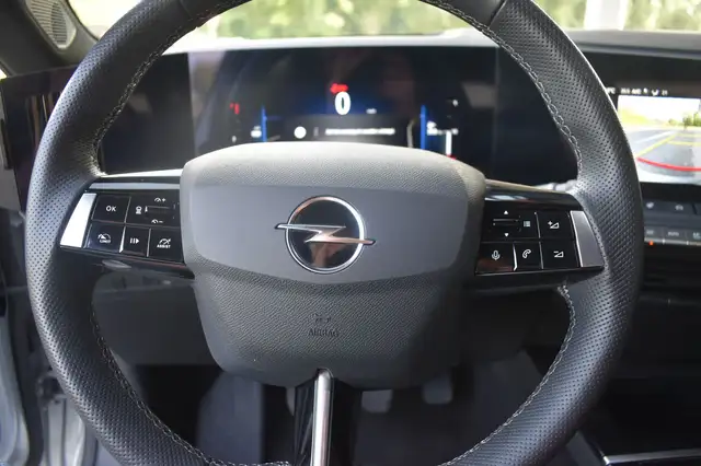 Opel Astra view 11