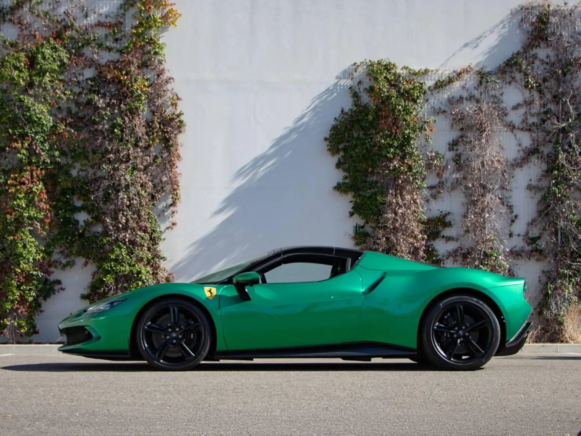 페라리 296 GTS 2024 초록 사진 8